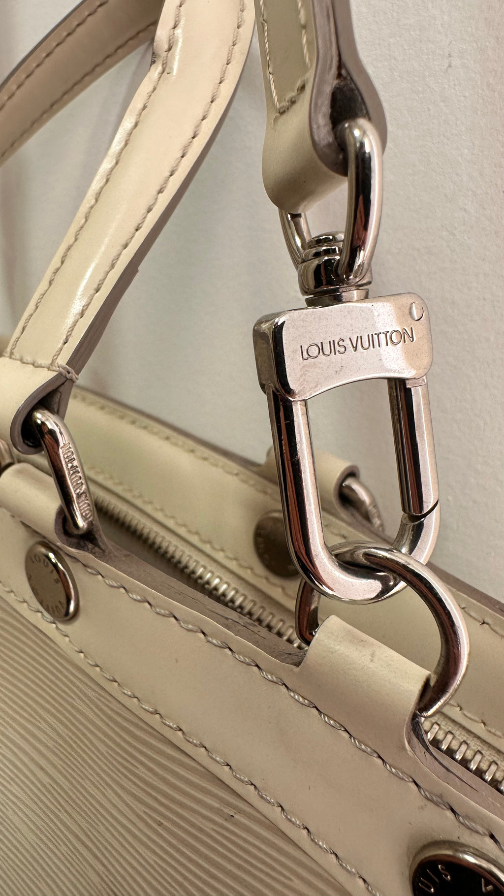 Bolsa Tote Louis Vuitton Brea Epi GM Marfim