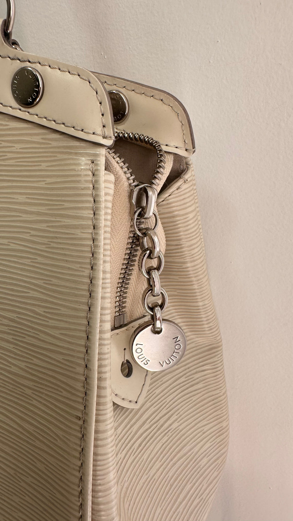Bolsa Tote Louis Vuitton Brea Epi GM Marfim