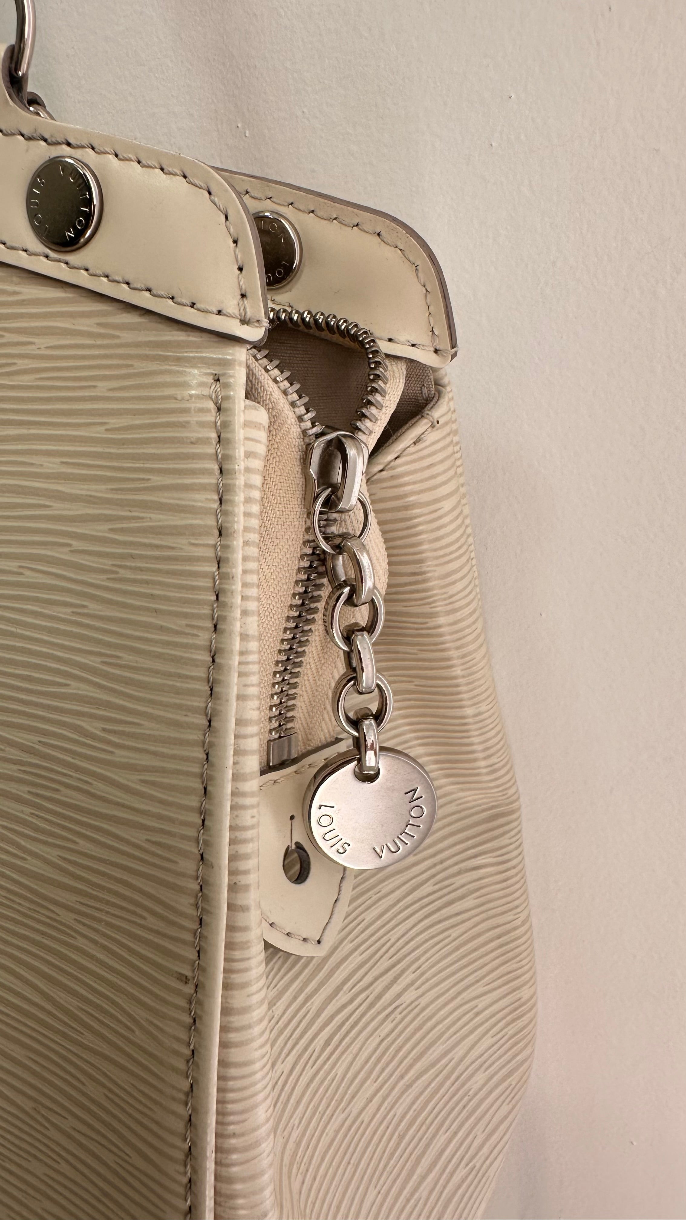 Bolsa Tote Louis Vuitton Brea Epi GM Marfim