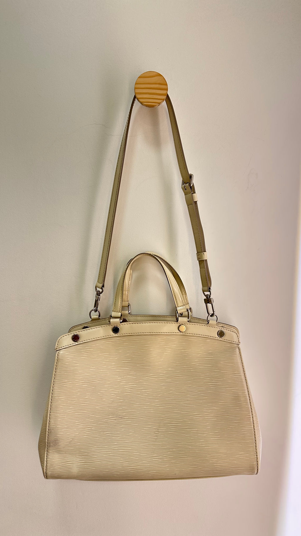 Bolsa Tote Louis Vuitton Brea Epi GM Marfim