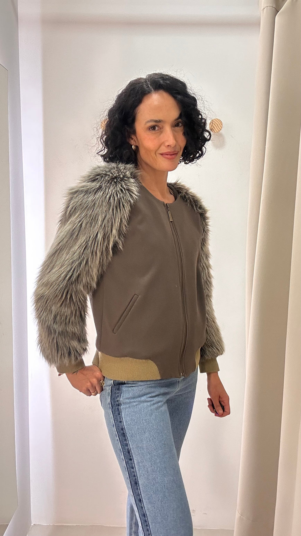 Jaqueta bomber com Pelos
