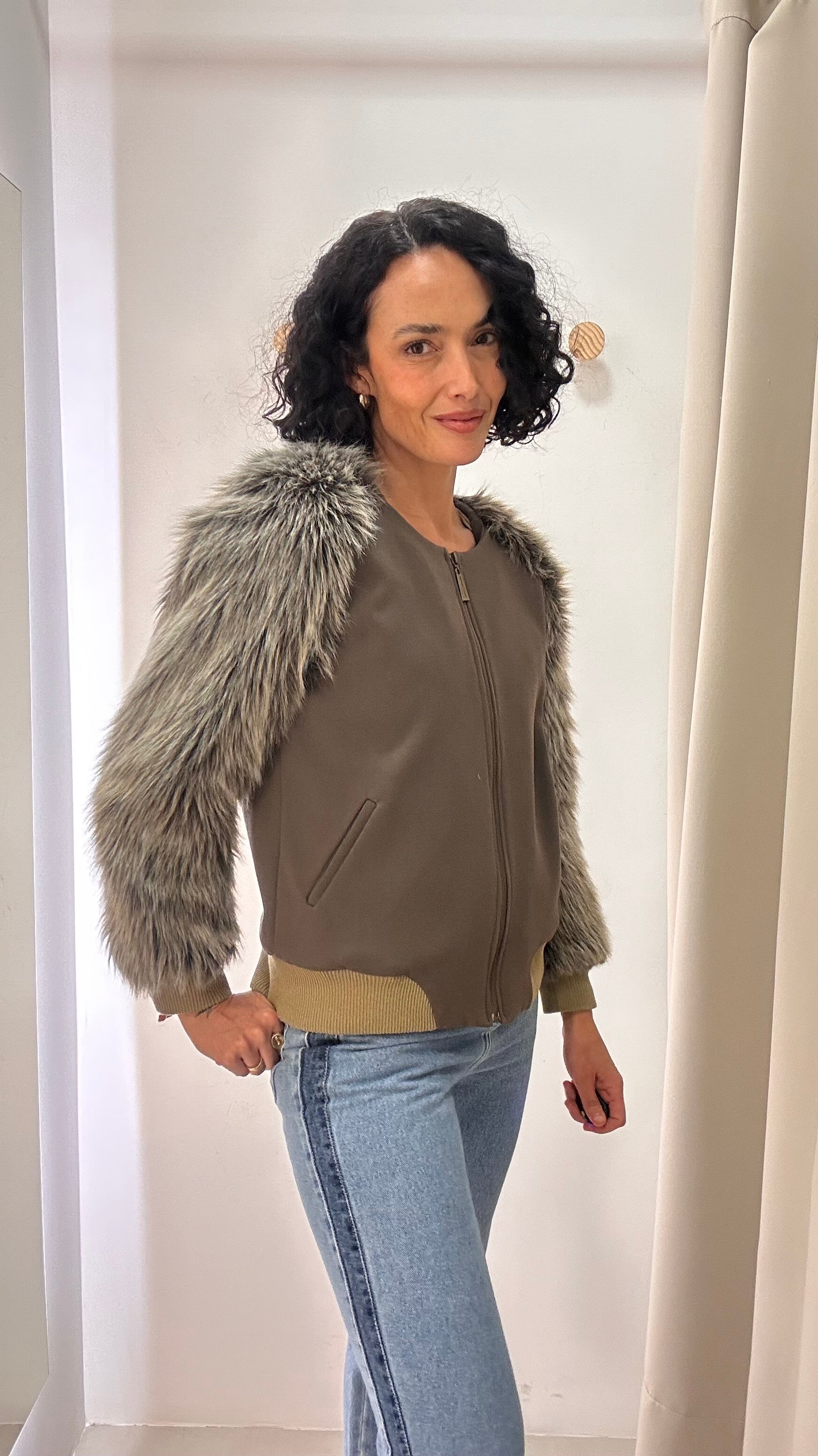 Jaqueta bomber com Pelos
