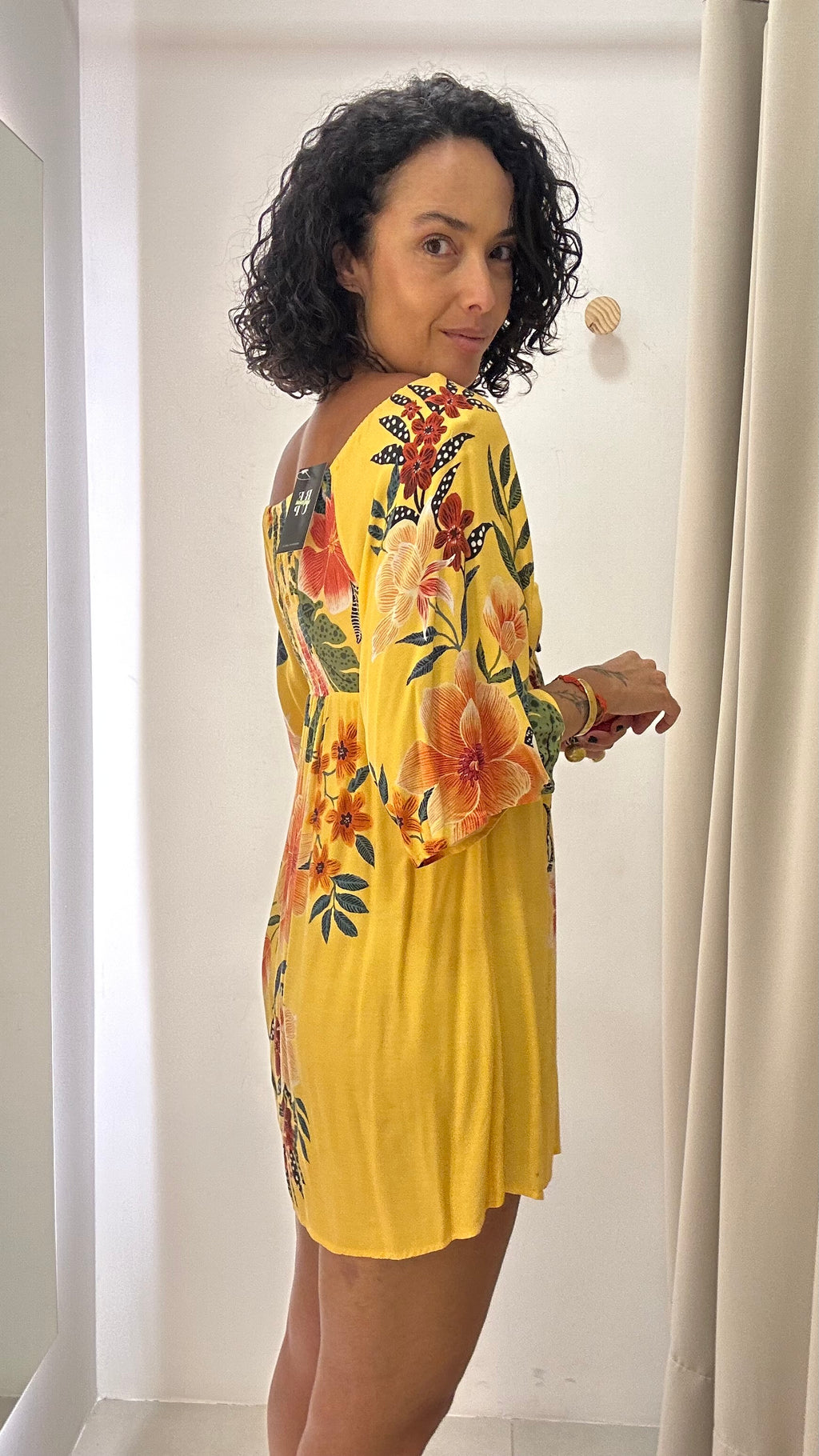 Vestido Amarelo Estampa Tropical