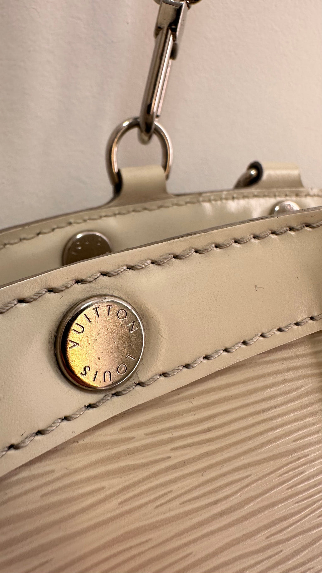 Bolsa Tote Louis Vuitton Brea Epi GM Marfim