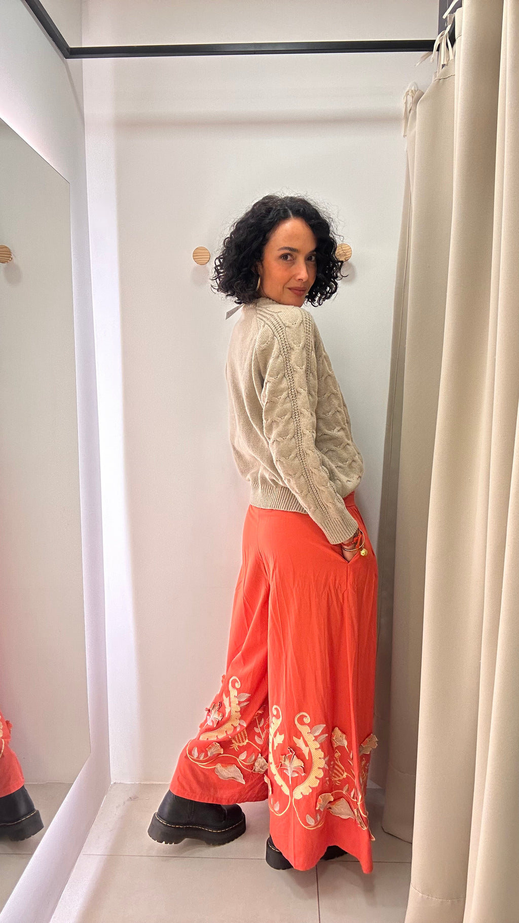 Calça pantalona bordada Cris Barros