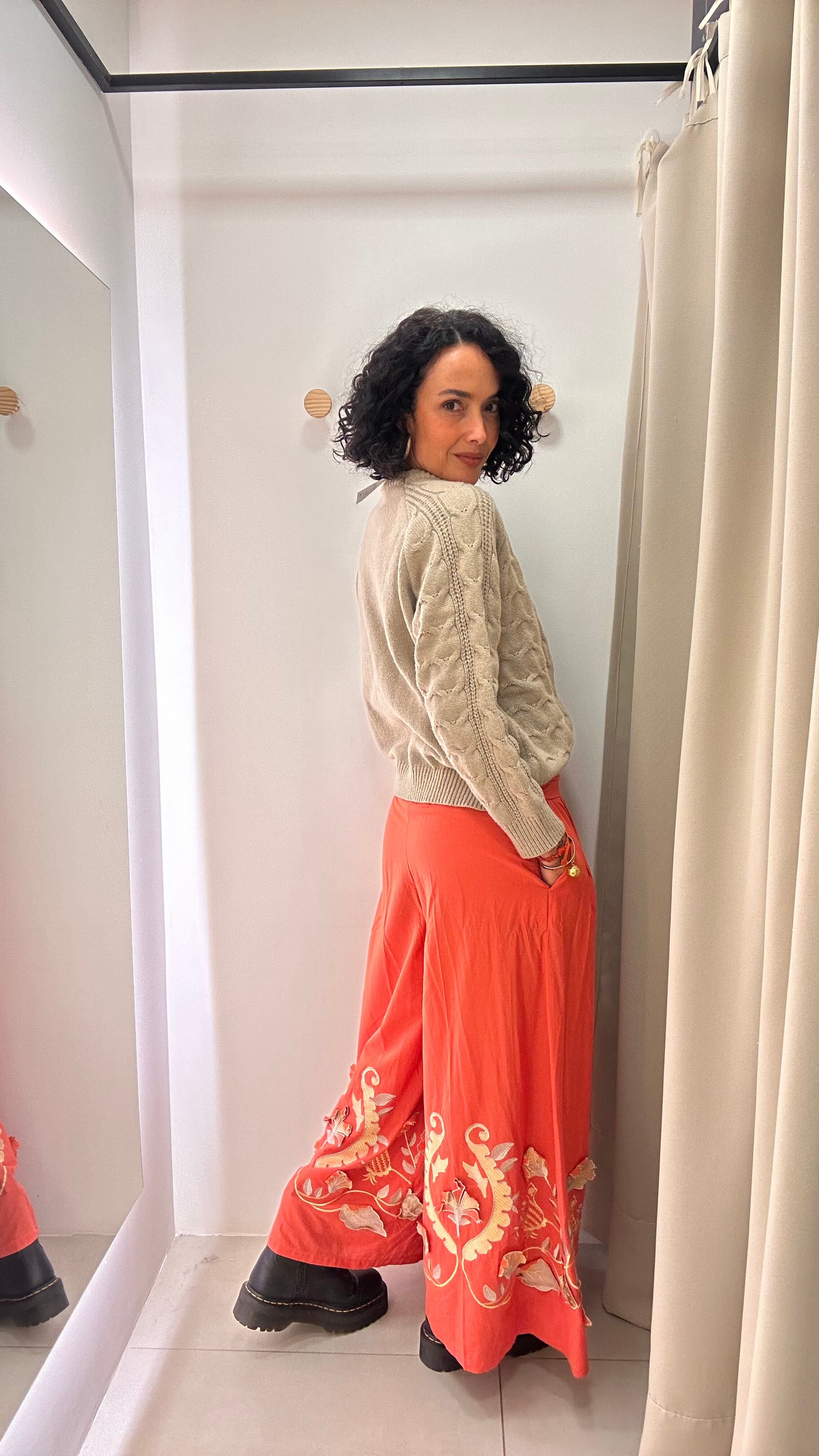 Calça pantalona bordada Cris Barros