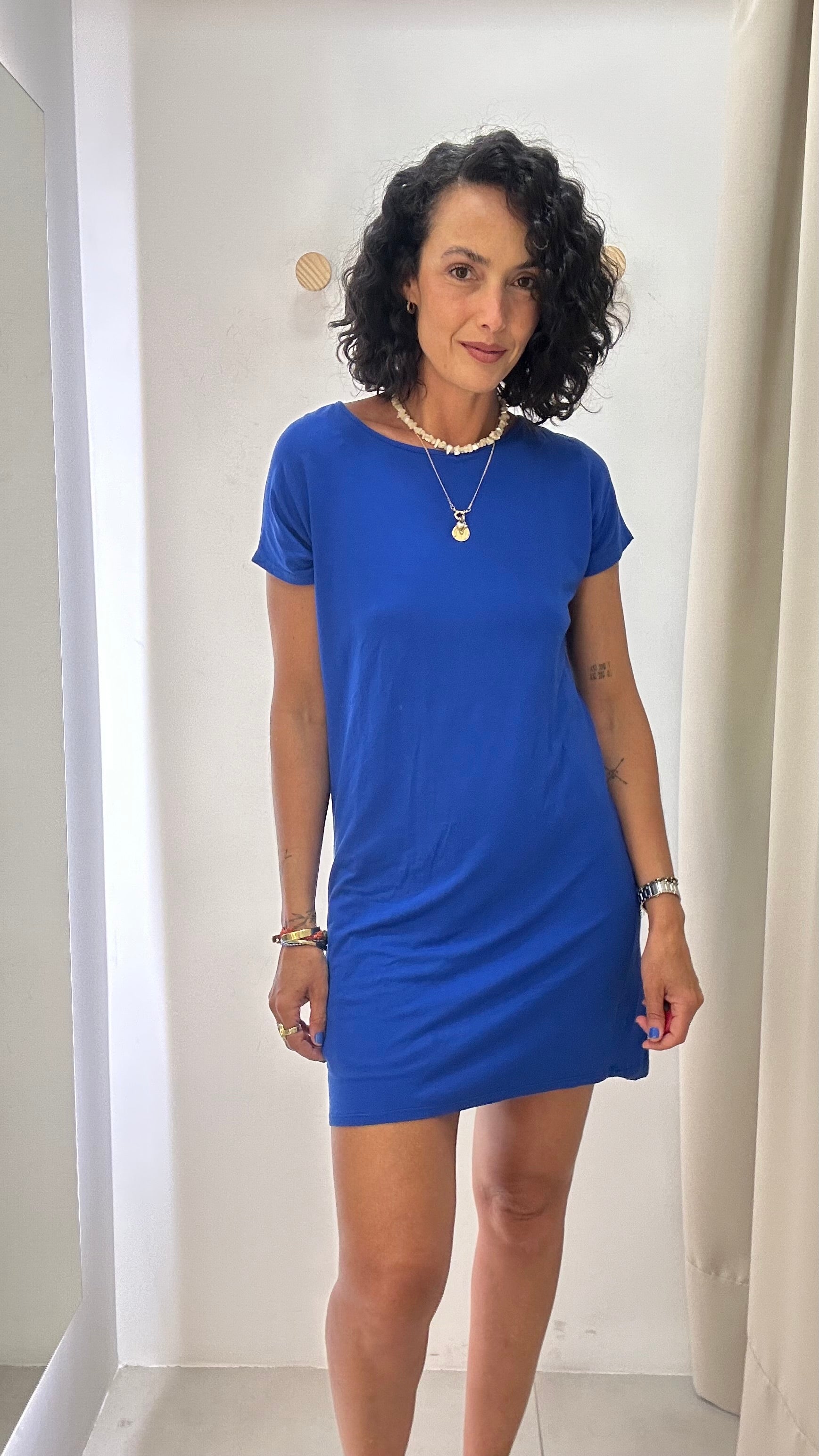Vestido Curto Azul com Anágua