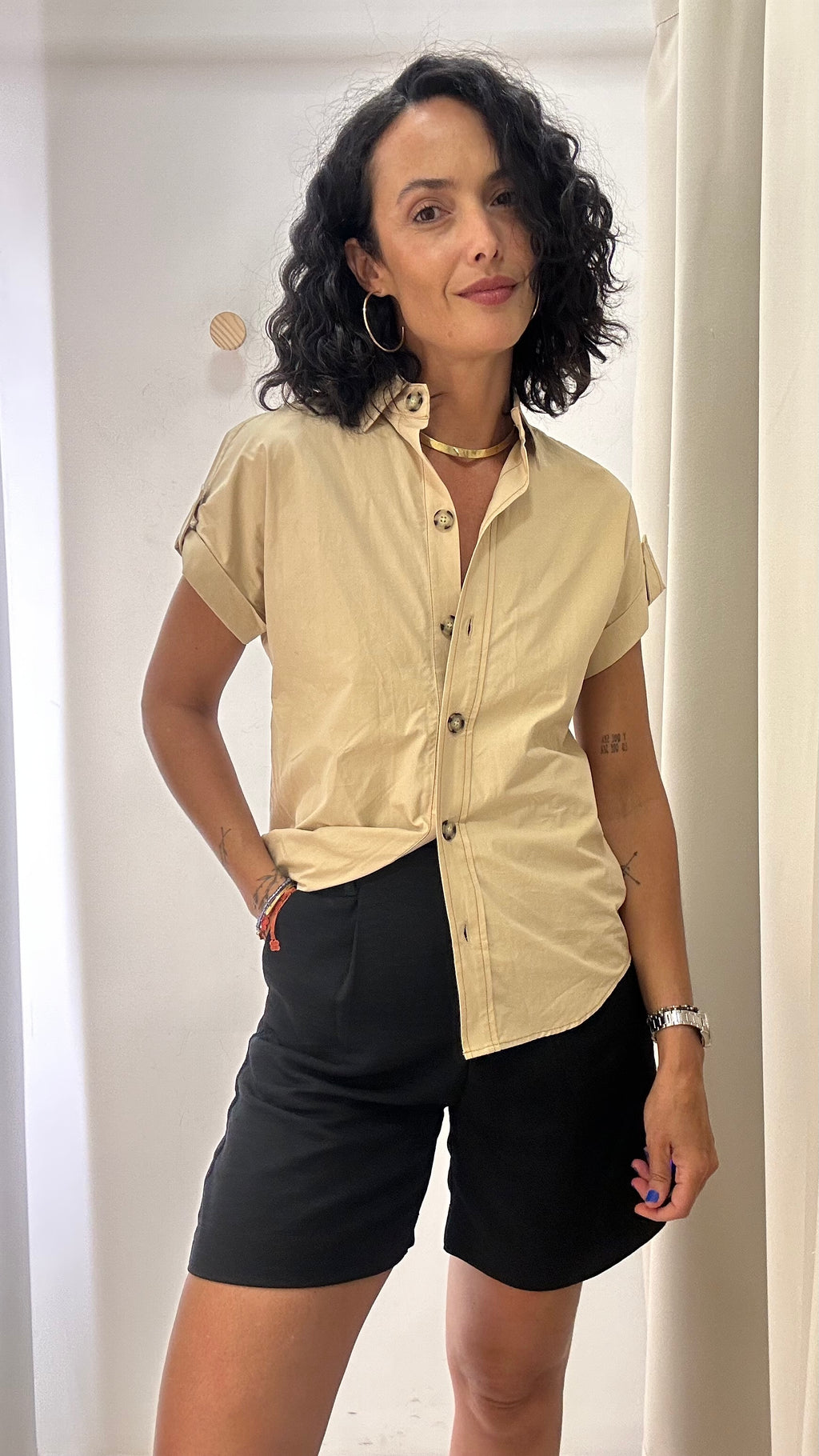 Camisa Bege Manga Curta