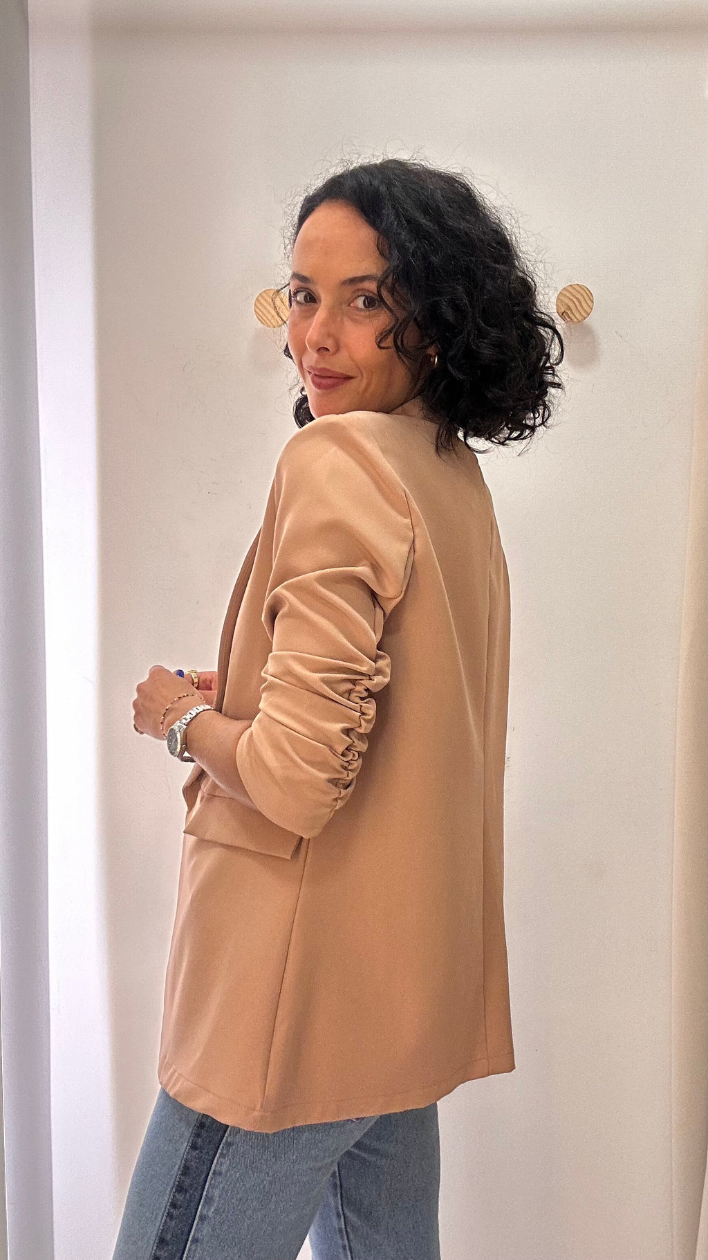 Blazer Alongado com Franzido nas Mangas