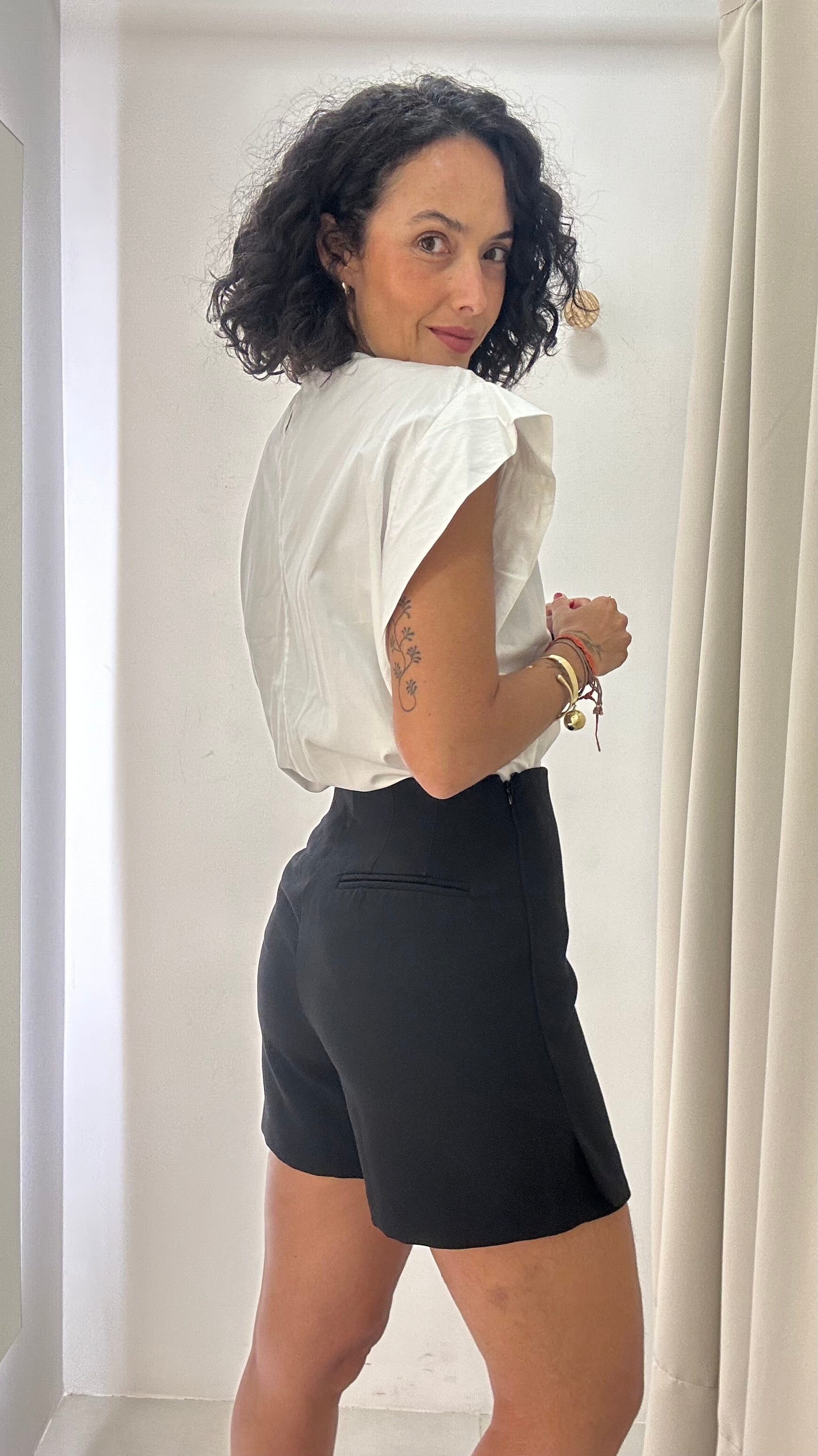 Short saia Preto Shoulder