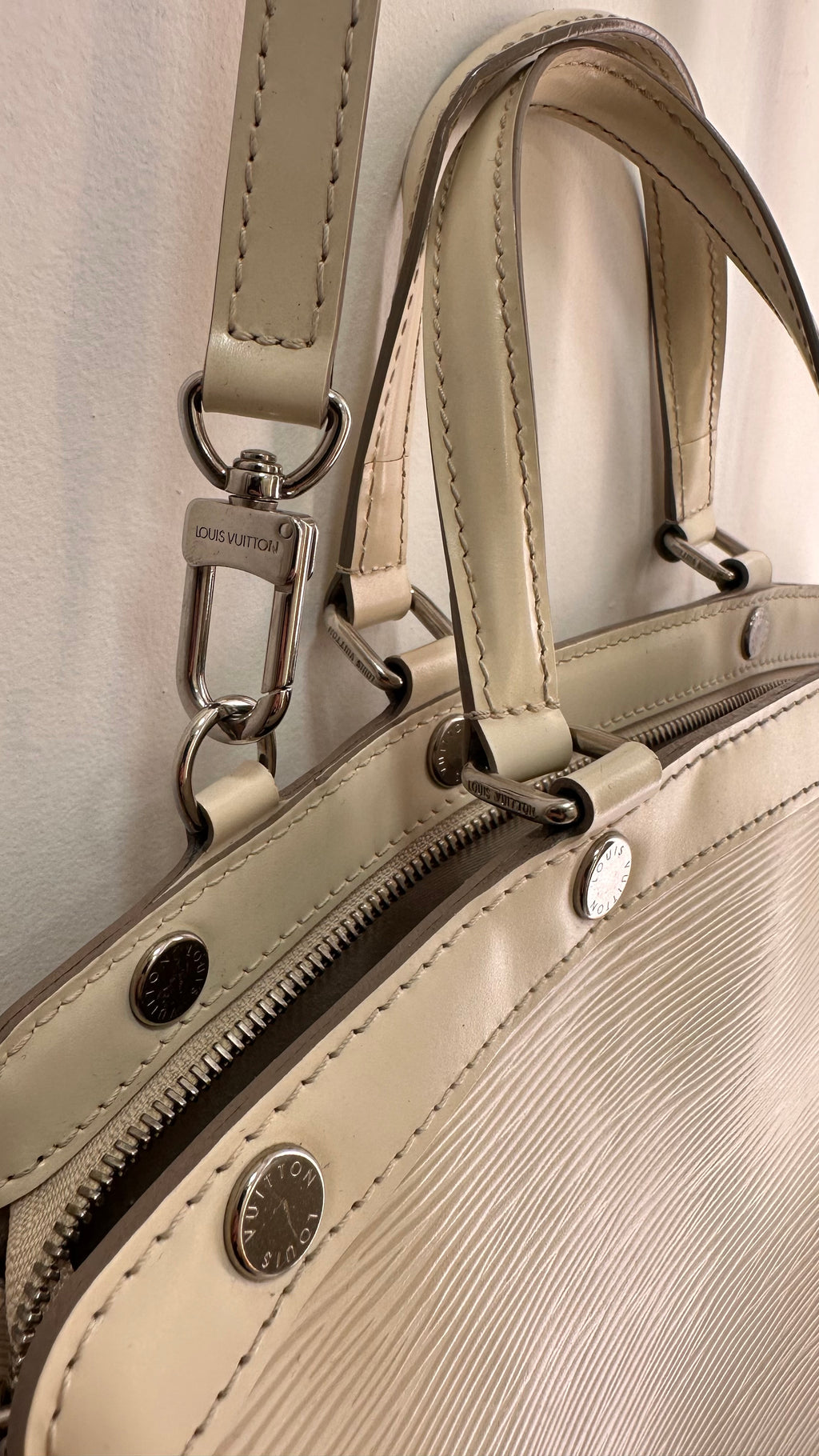 Bolsa Tote Louis Vuitton Brea Epi GM Marfim