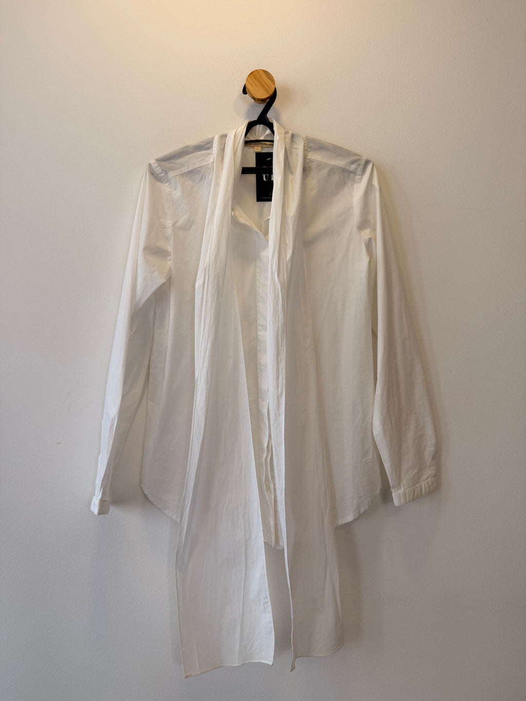 Camisa Branca com Gola Alongada