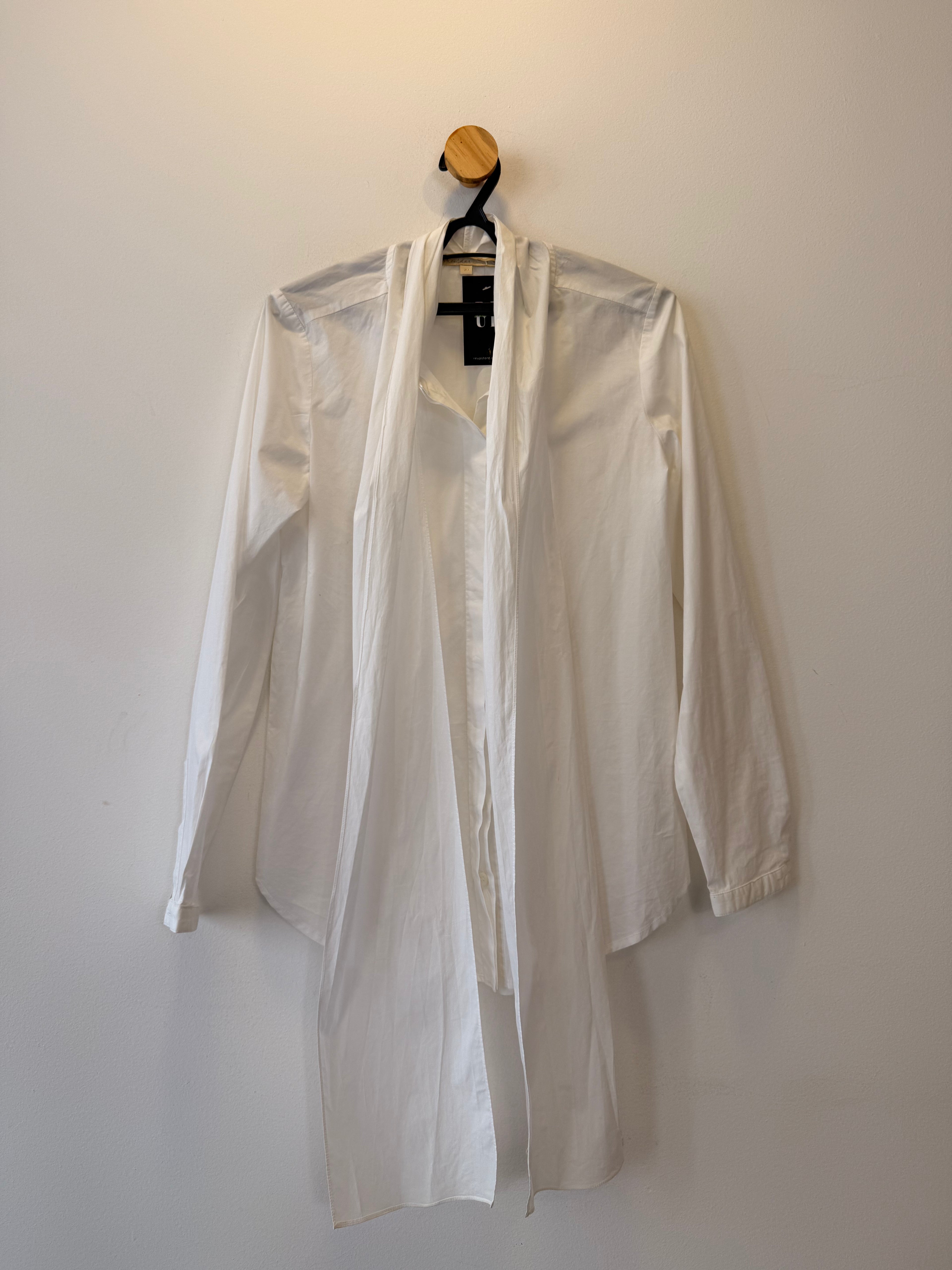 Camisa Branca com Gola Alongada