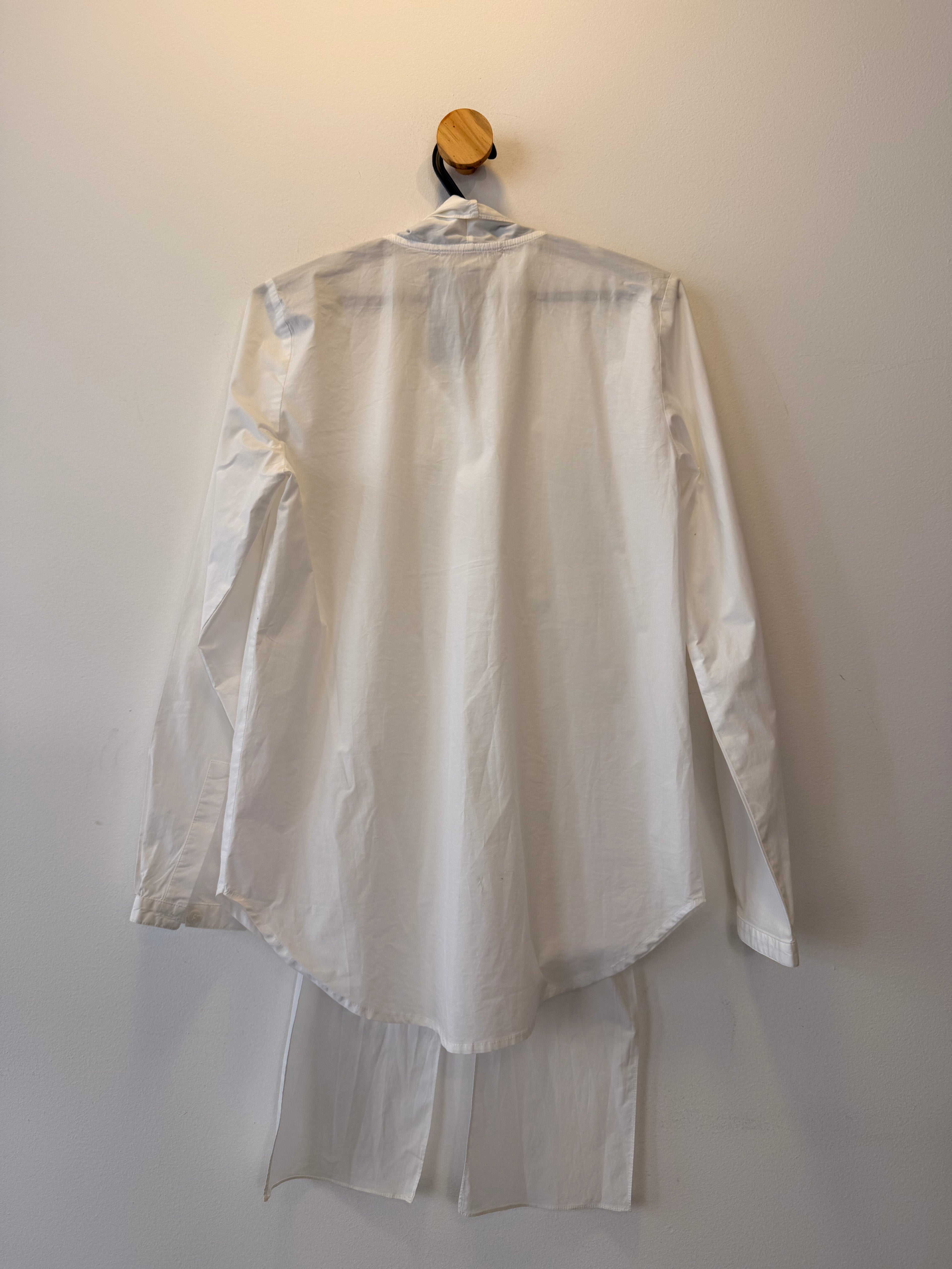 Camisa Branca com Gola Alongada