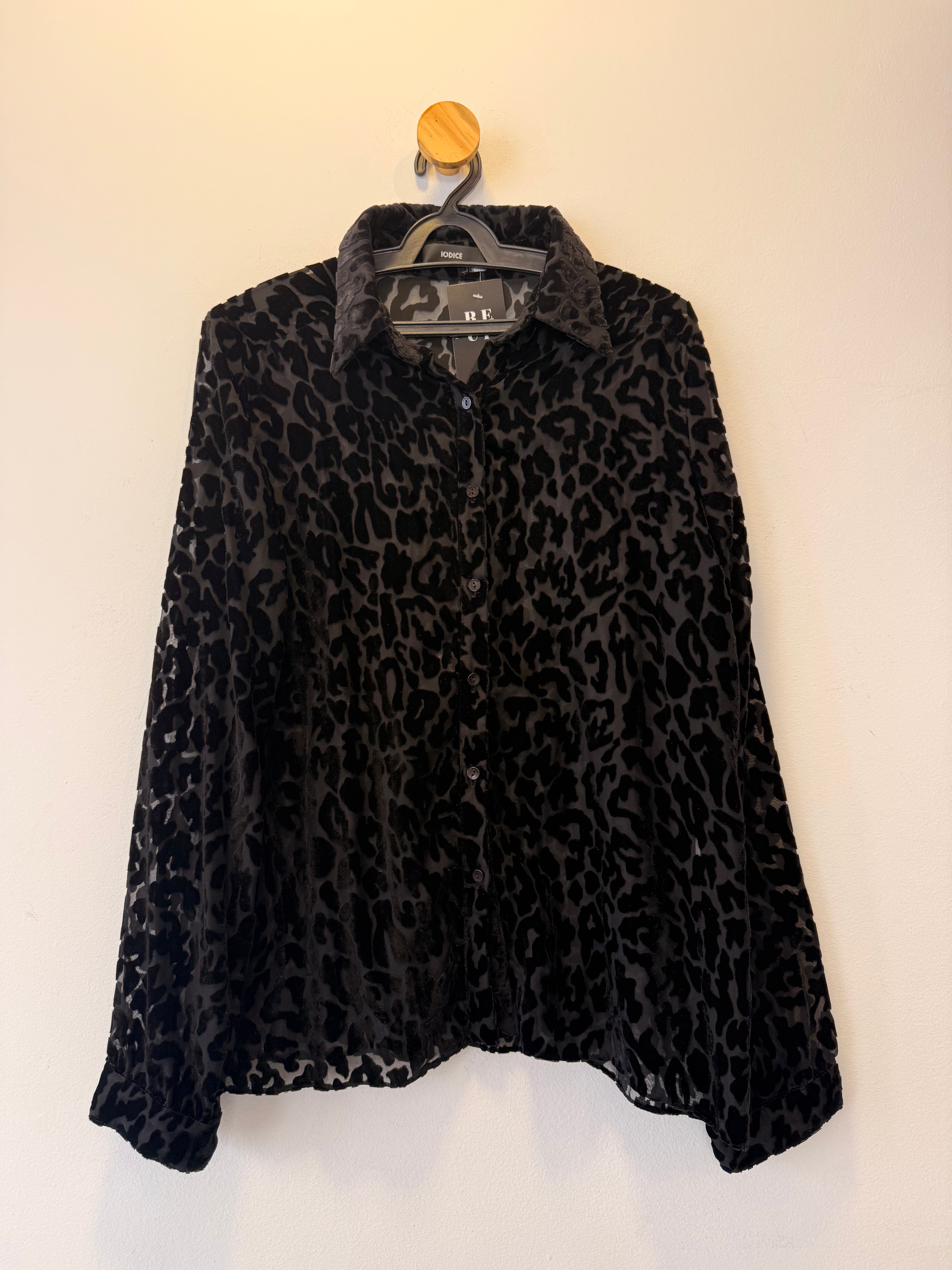 Camisa Preta Animal Print Iodice