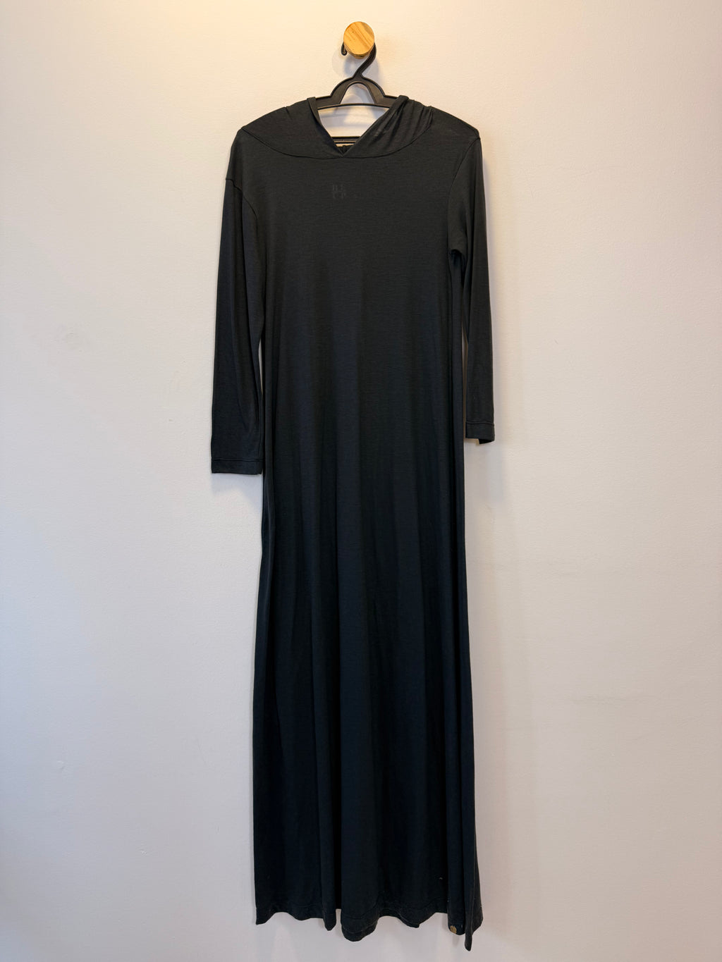 Vestido Longo Preto com Capuz