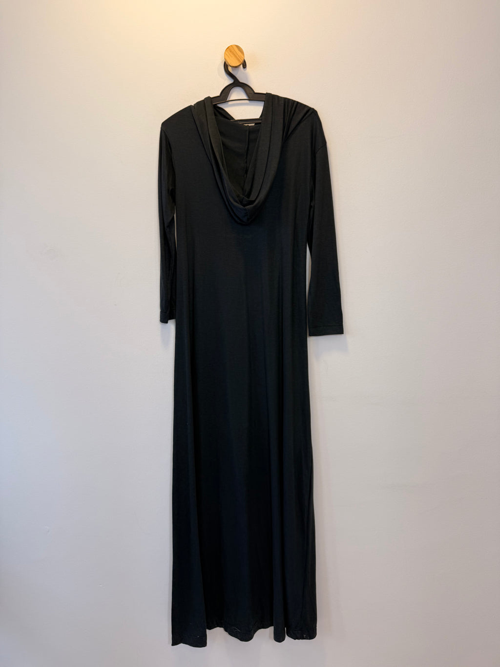 Vestido Longo Preto com Capuz