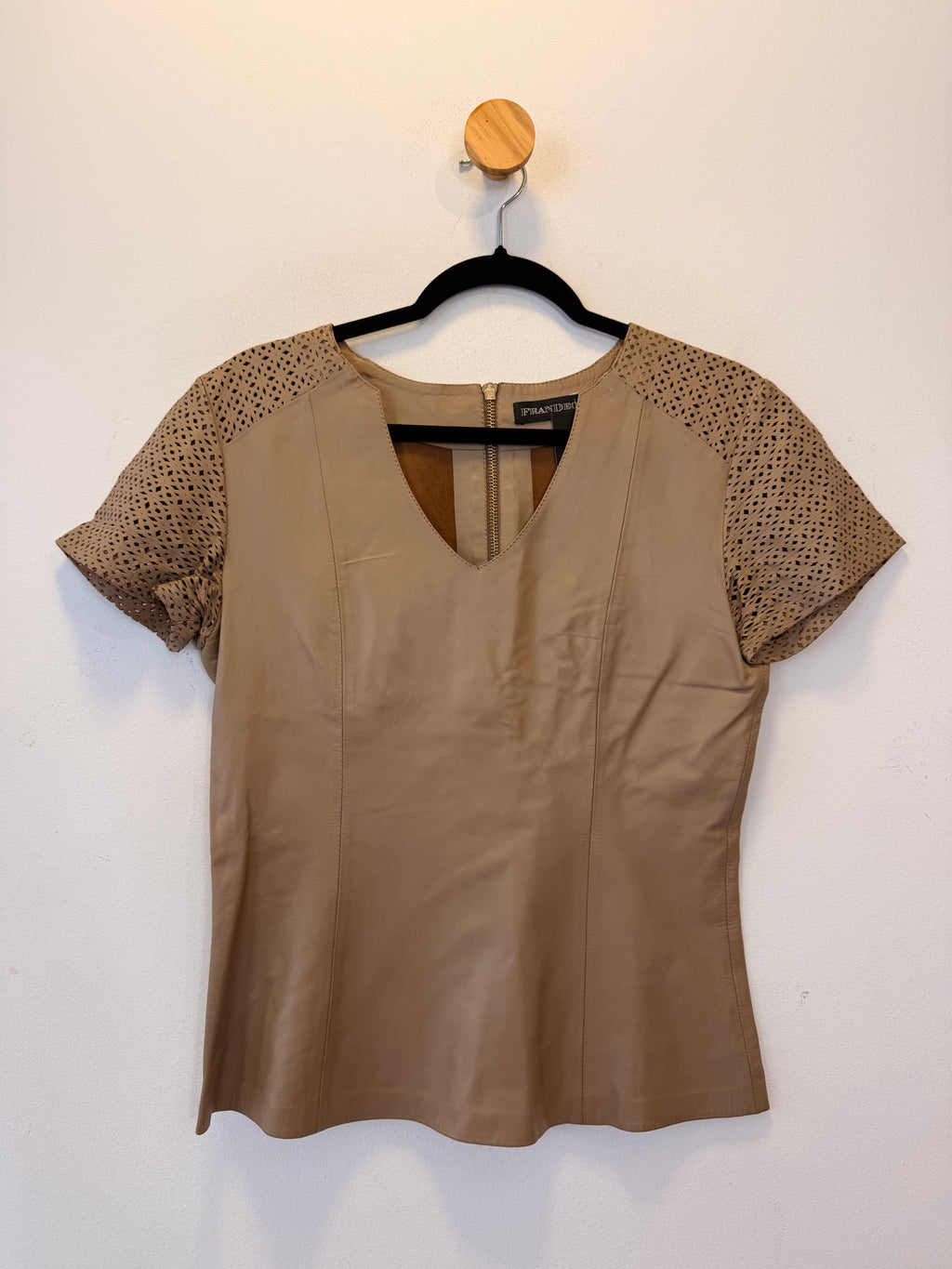 Blusa Bege Couro Legitímo Fran Deon