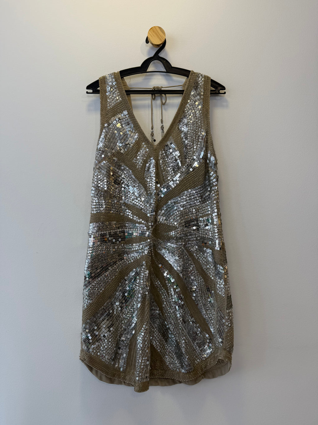 Vestido de Festa Curto Bordado em Paete Prata