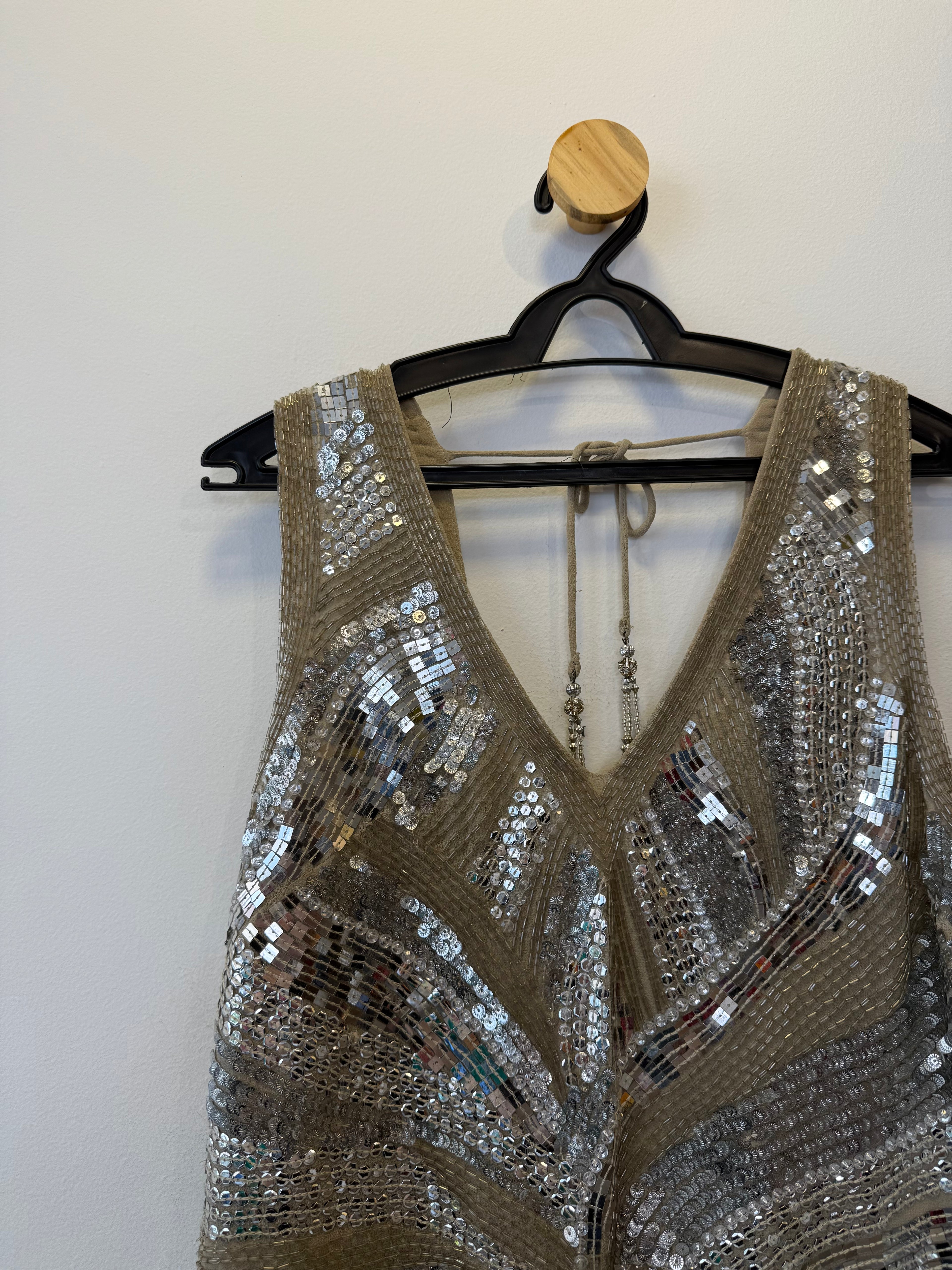 Vestido de Festa Curto Bordado em Paete Prata