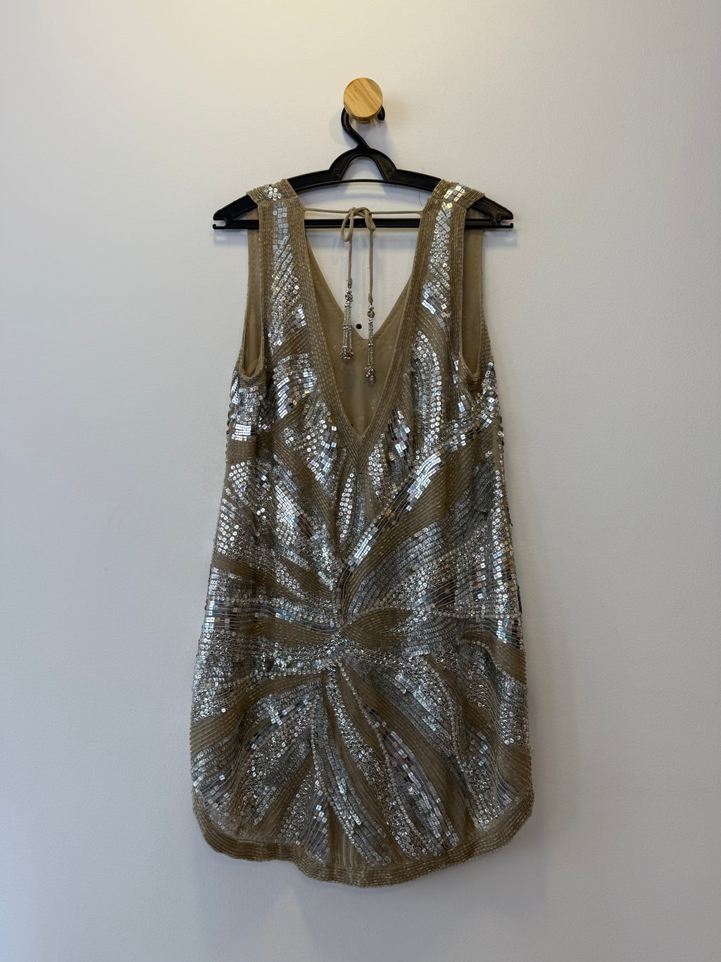 Vestido de Festa Curto Bordado em Paete Prata