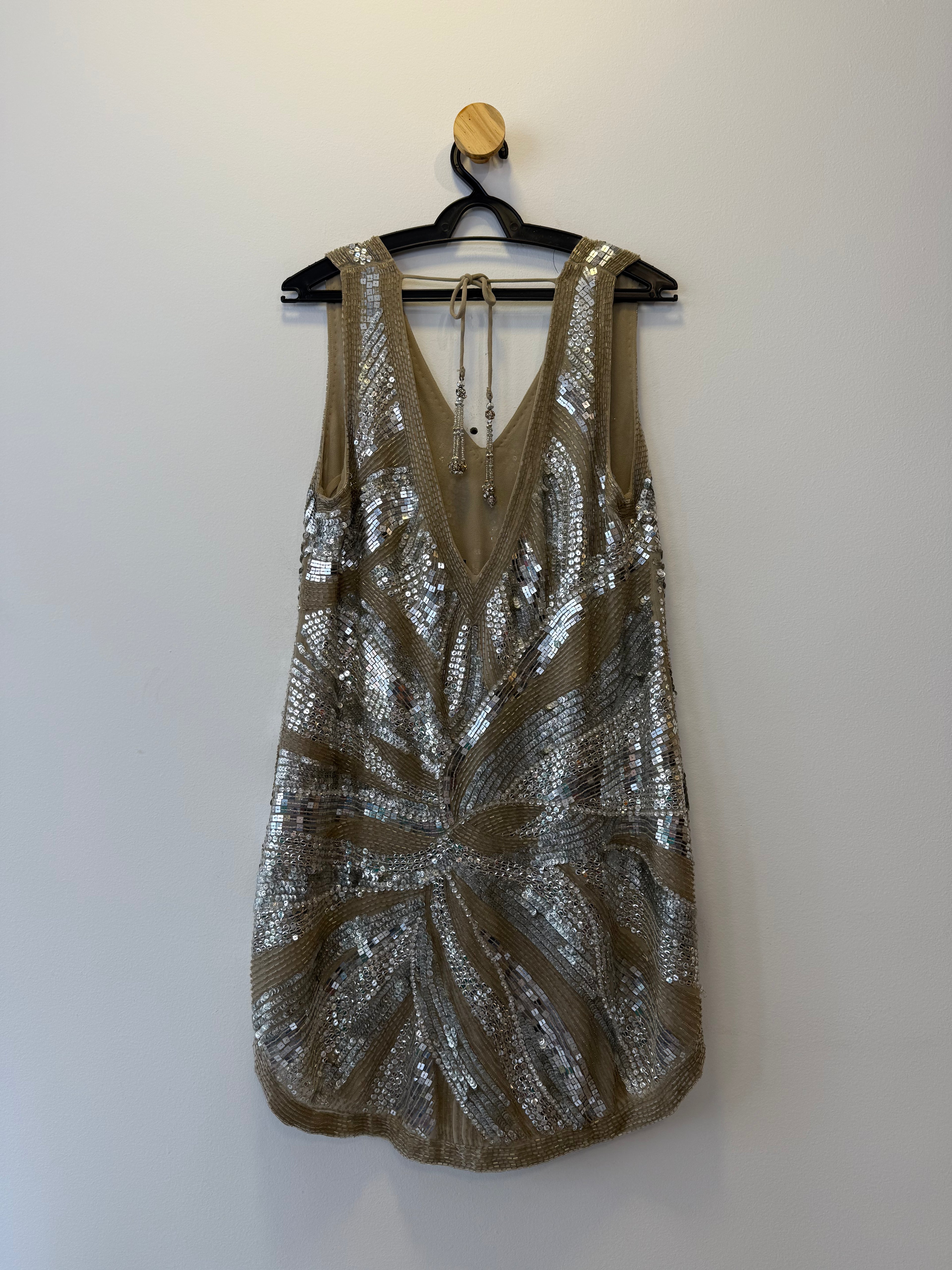 Vestido de Festa Curto Bordado em Paete Prata