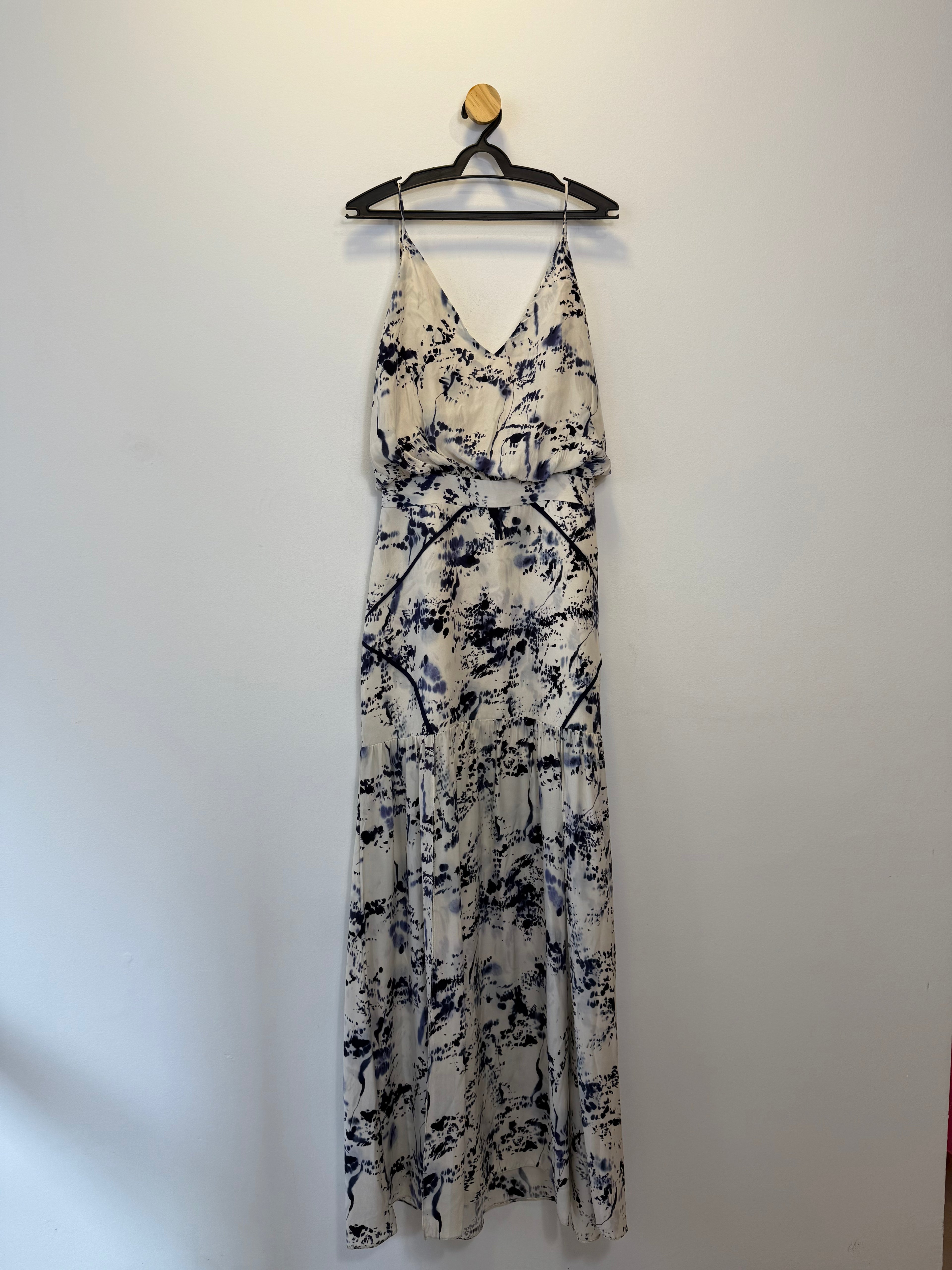 Vestido Longo Branco com detalhes em Azul