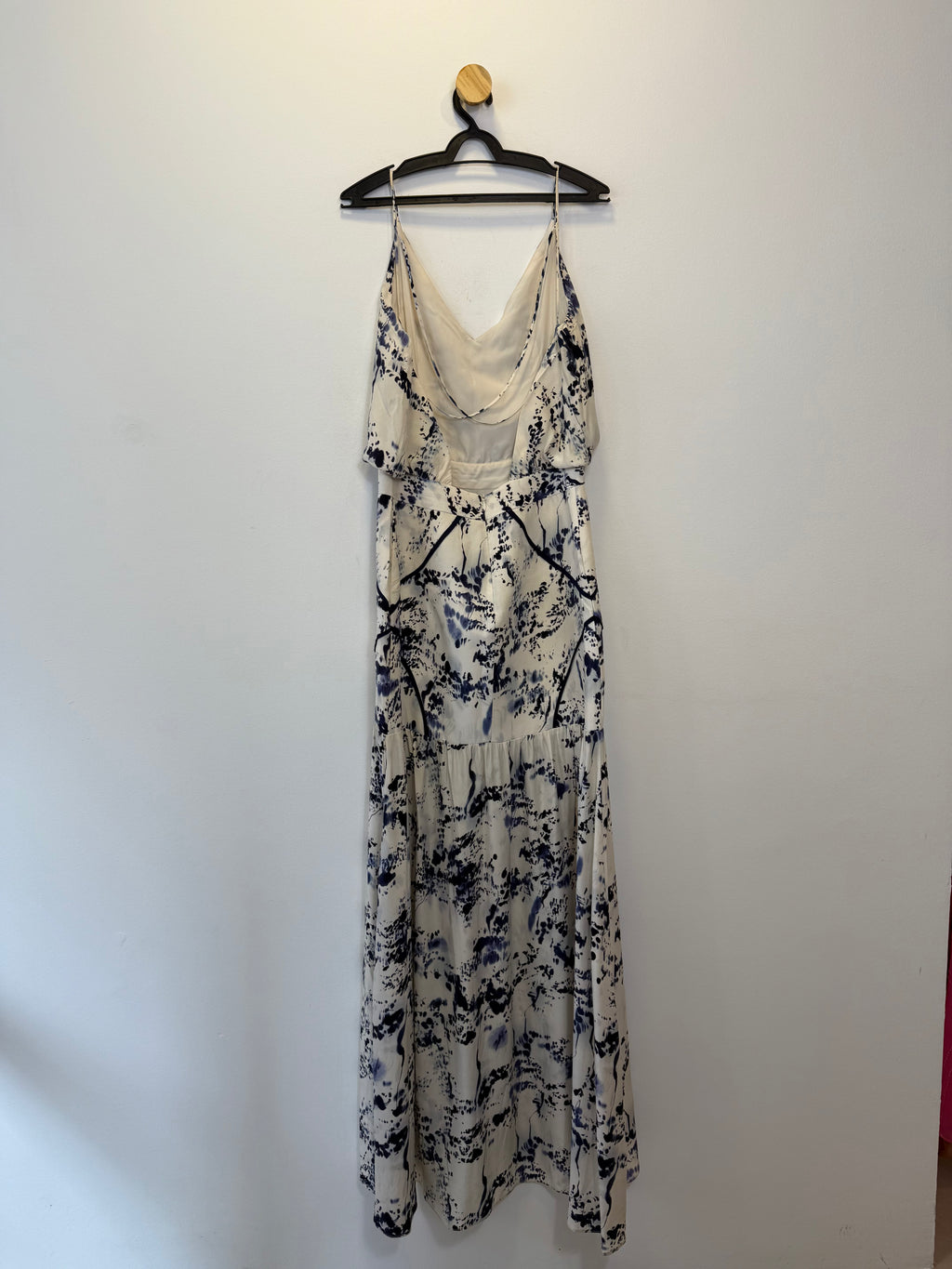 Vestido Longo Branco com detalhes em Azul