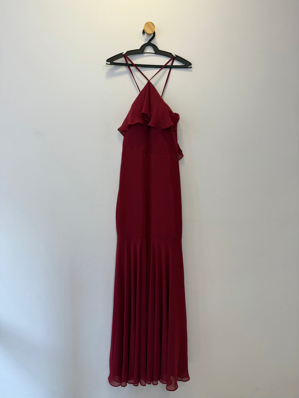 Vestido de Festa Bordo com Babado no Busto e Costa
