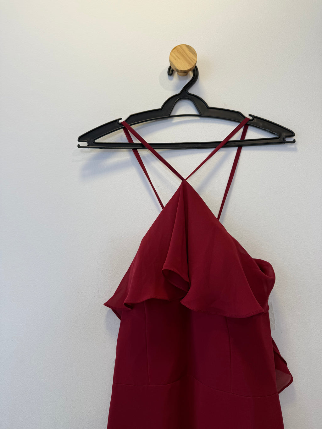 Vestido de Festa Bordo com Babado no Busto e Costa