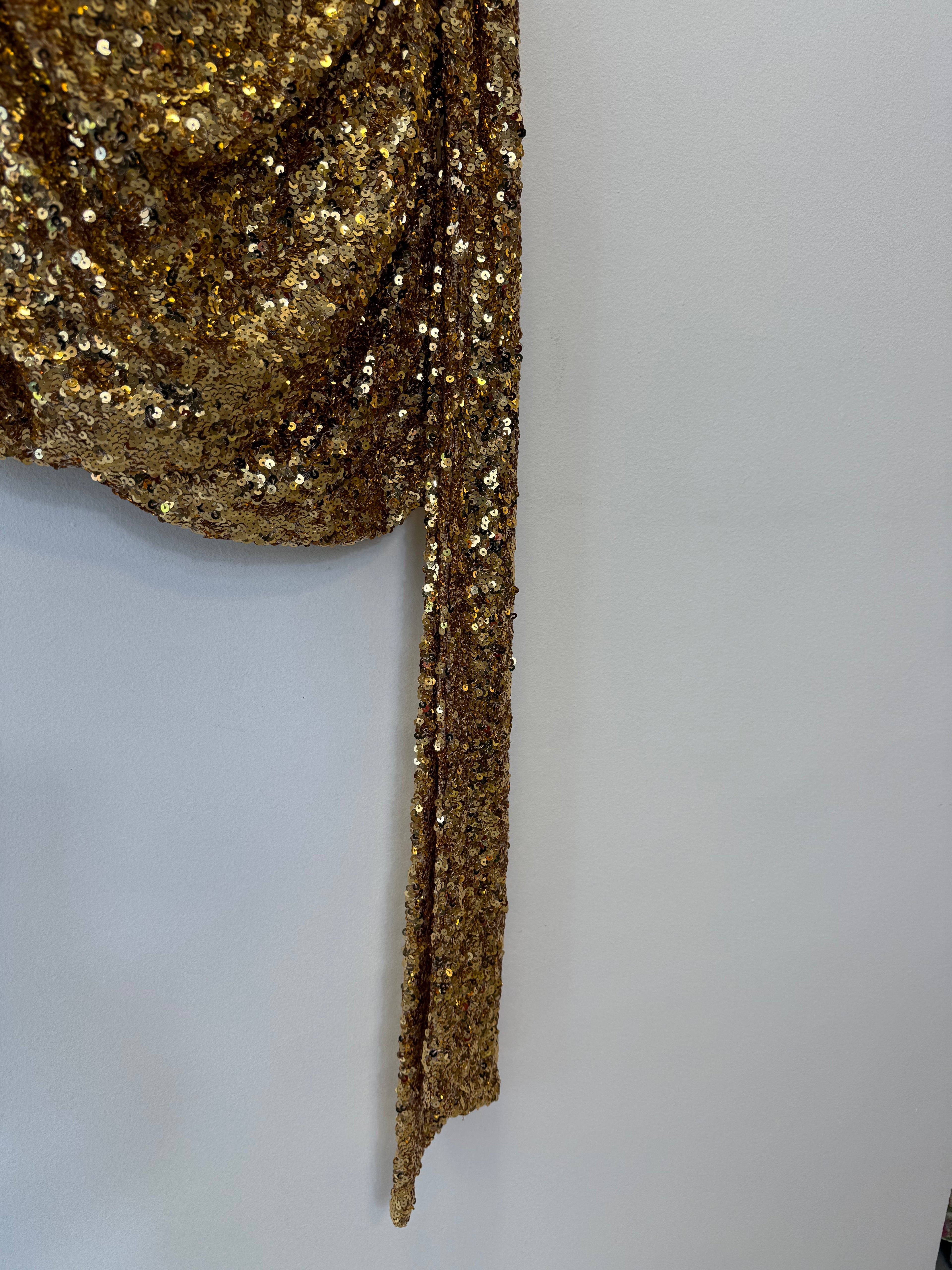 Vestido de Festa Curto Dourado em Paete