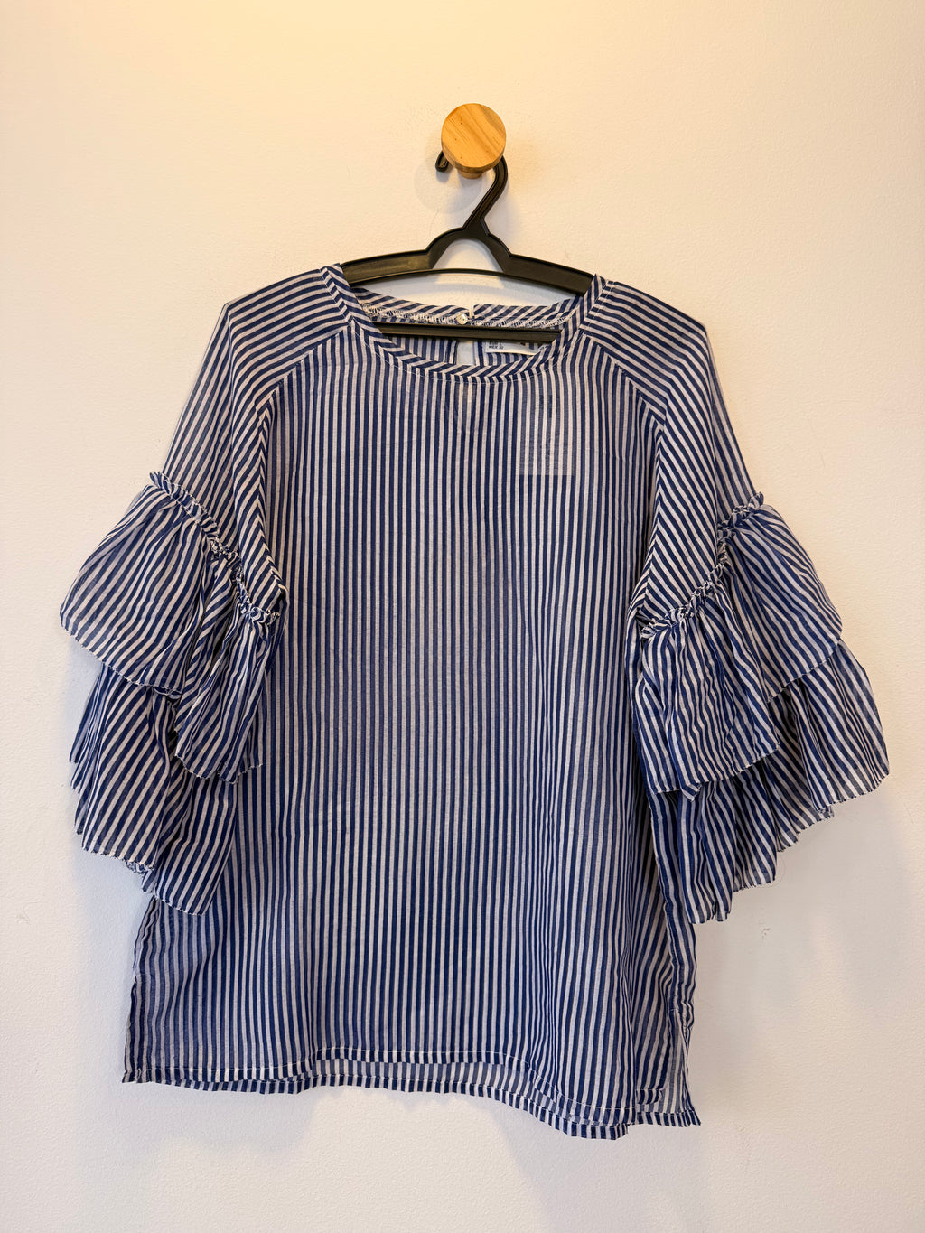Blusa Listrada Azul e Branca