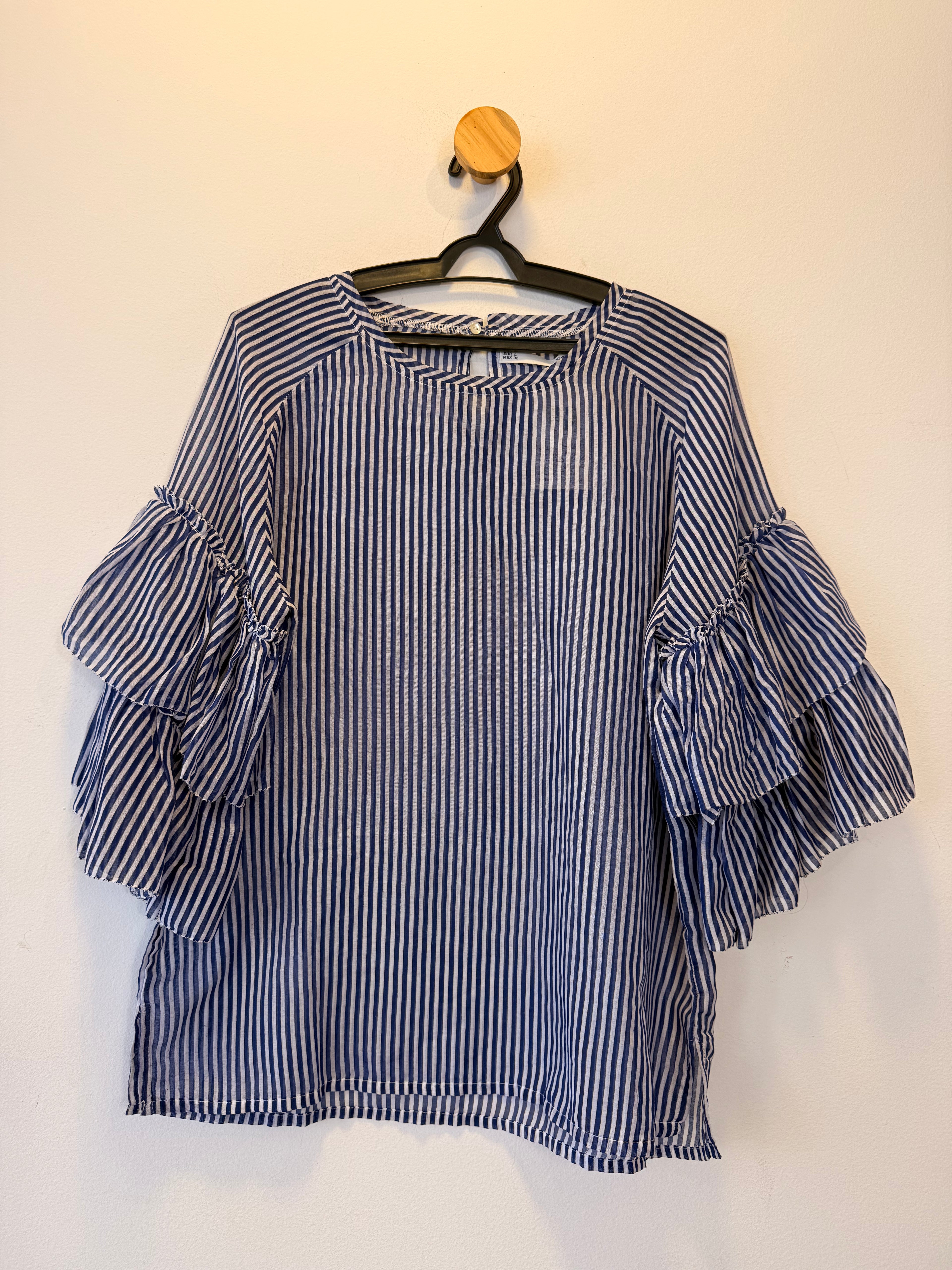 Blusa Listrada Azul e Branca