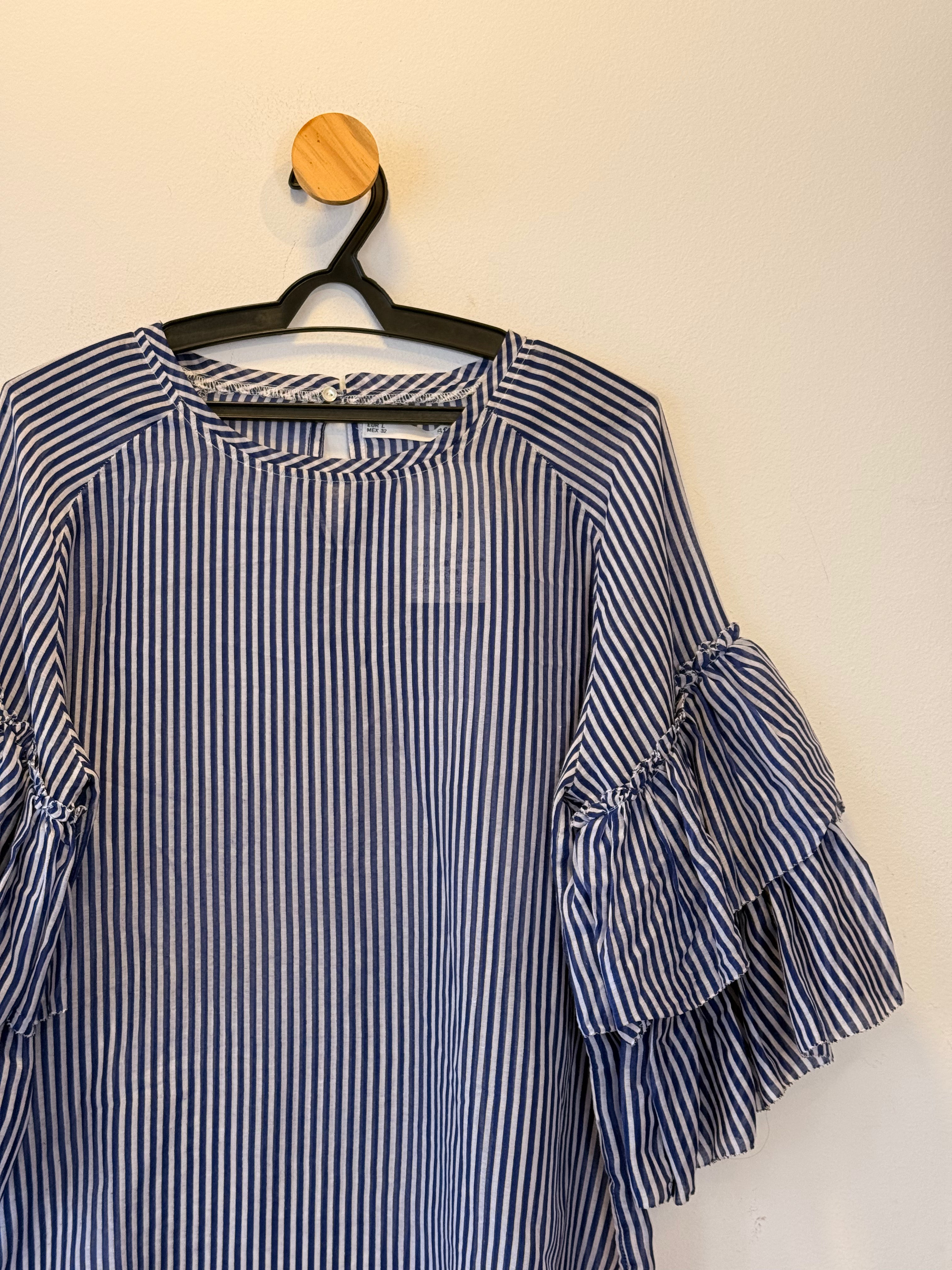 Blusa Listrada Azul e Branca