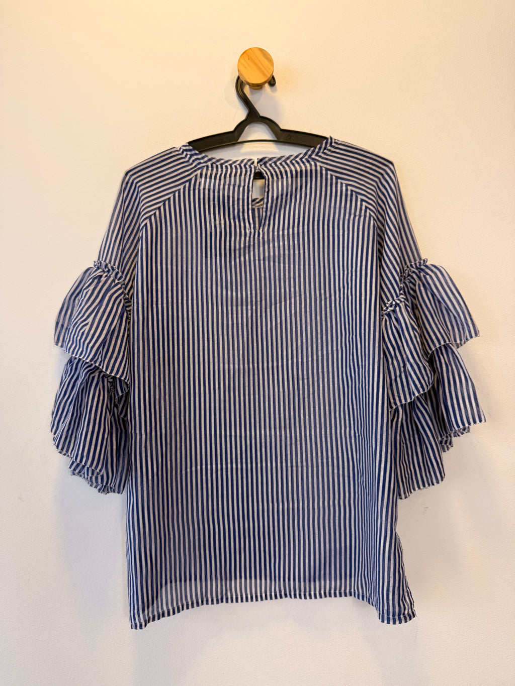 Blusa Listrada Azul e Branca