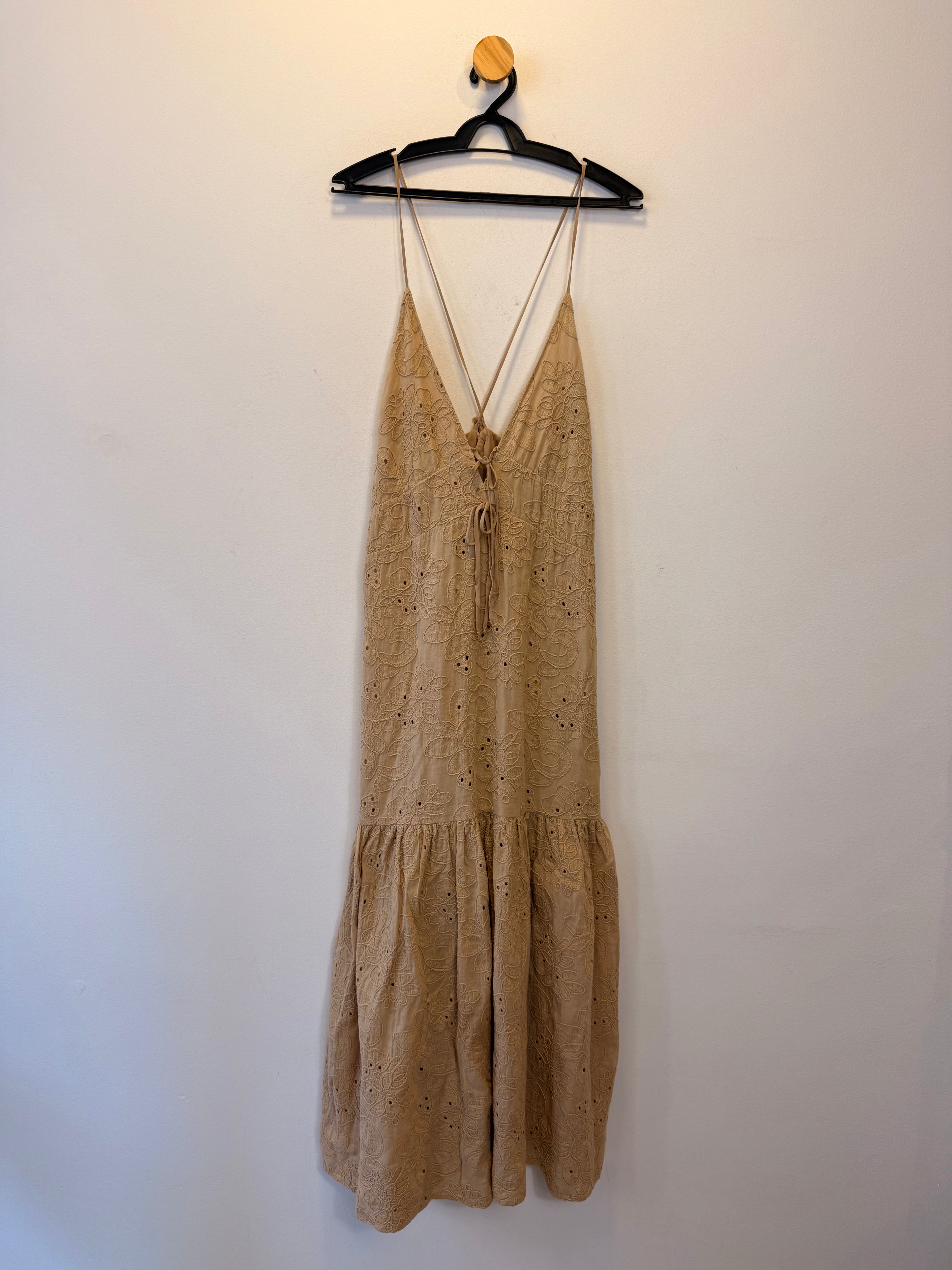 Vestido Bege Sacada