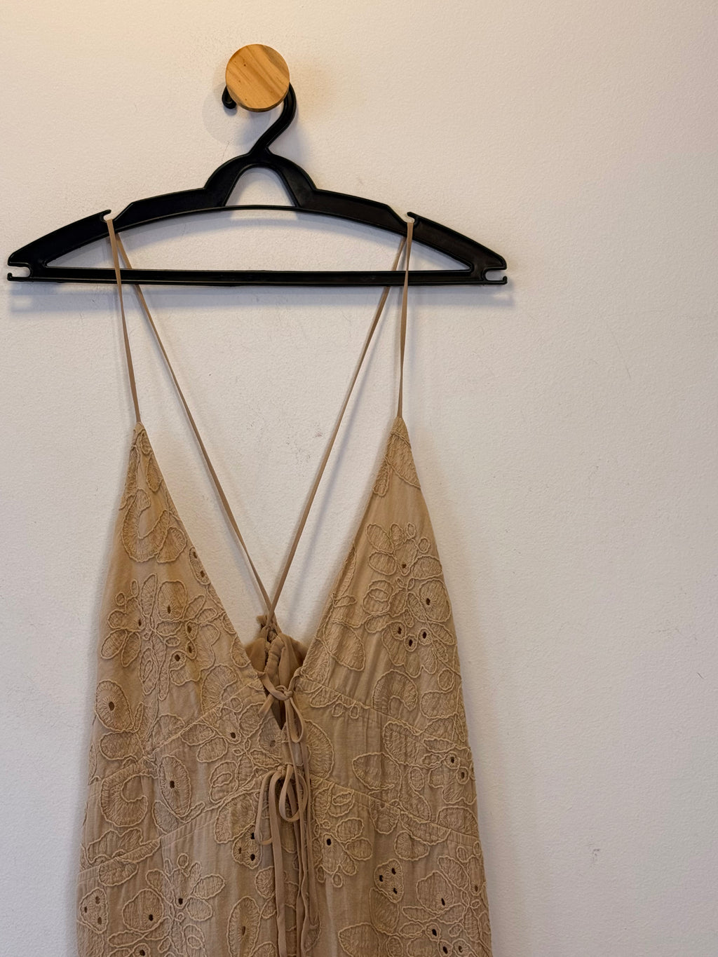 Vestido Bege Sacada