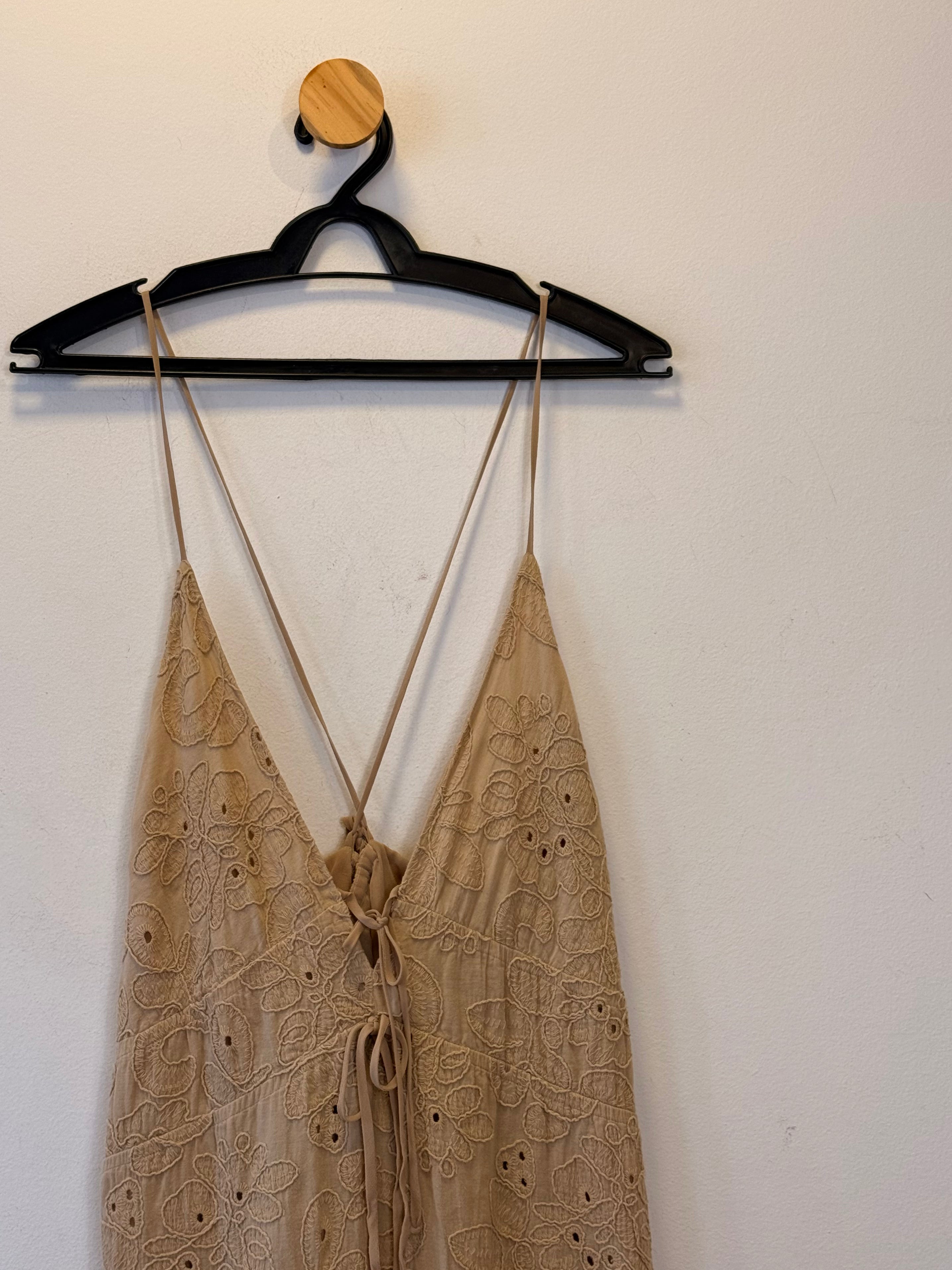 Vestido Bege Sacada