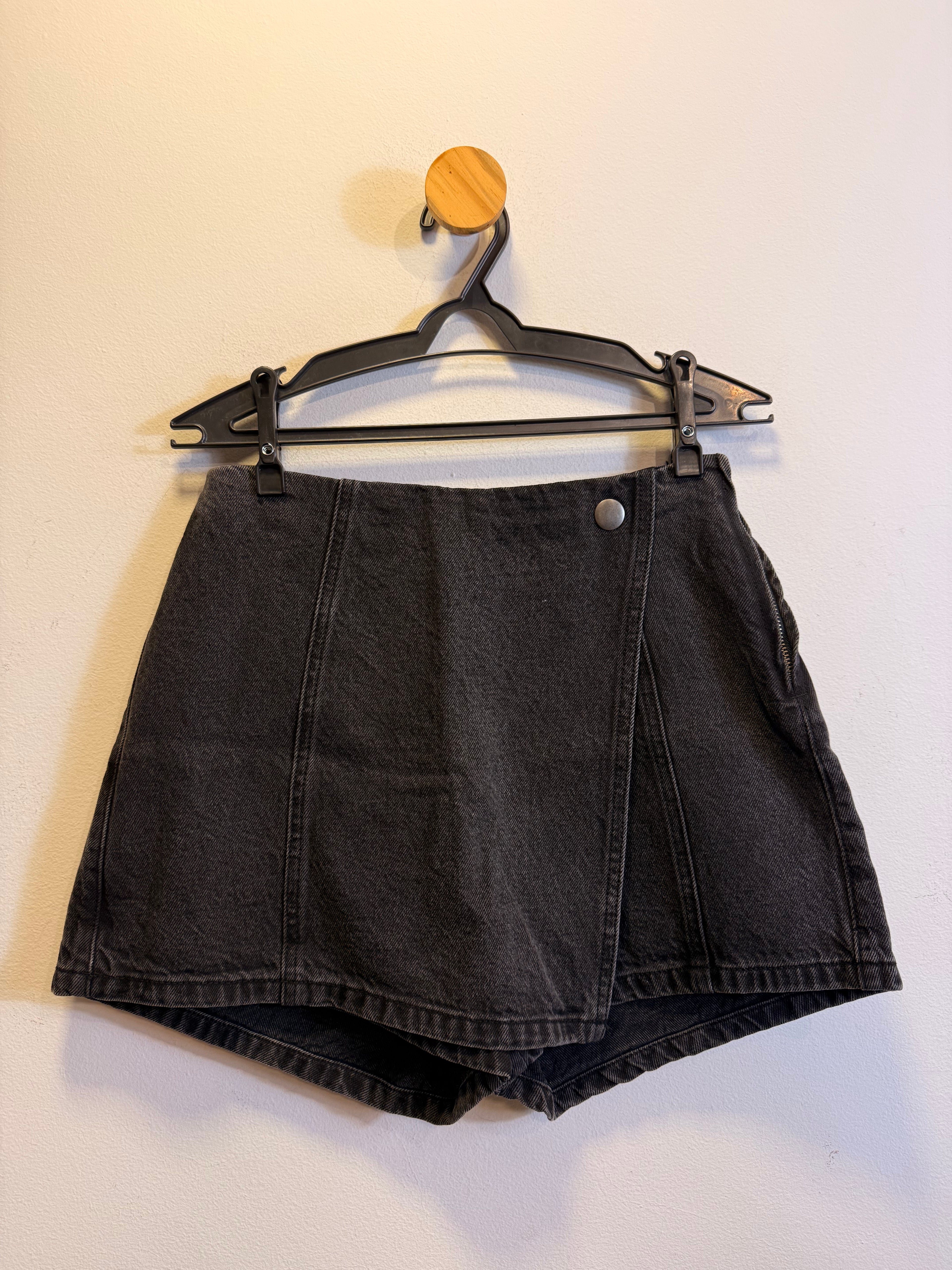 Short Saia Preto Stradivarius