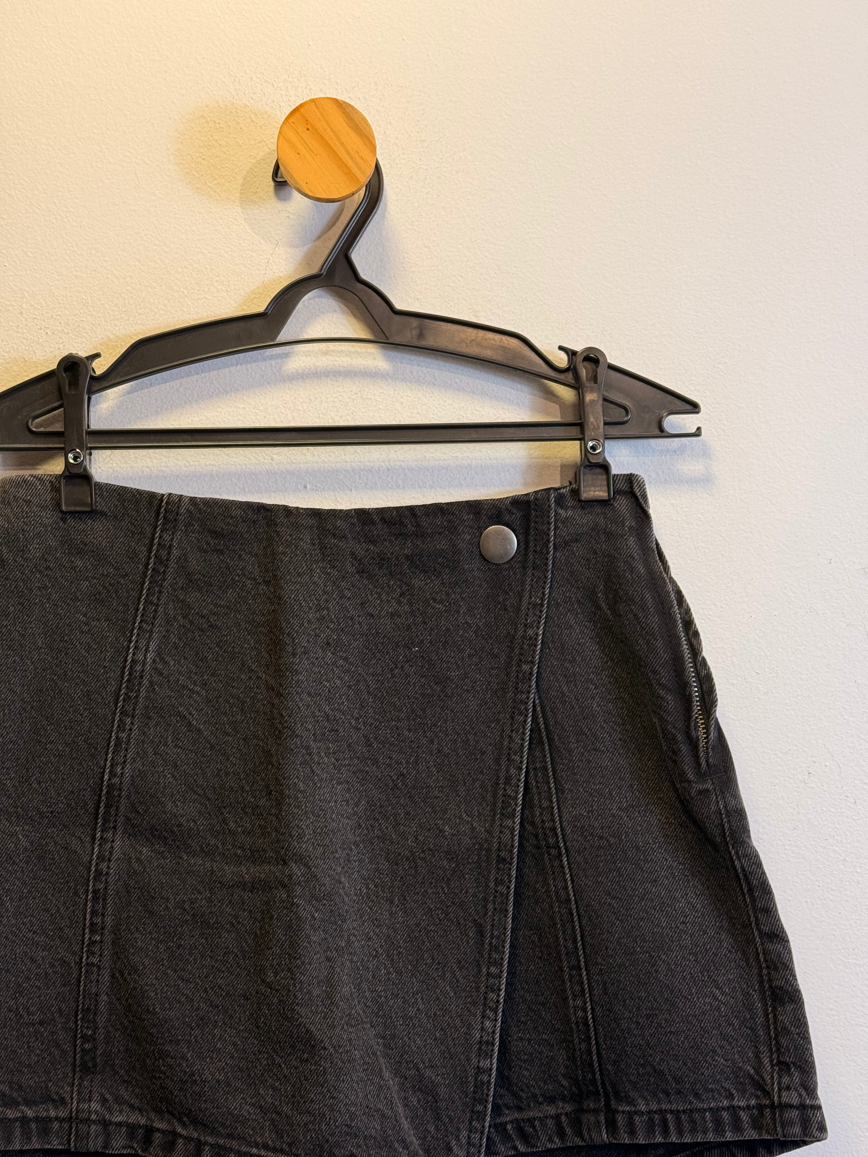 Short Saia Preto Stradivarius
