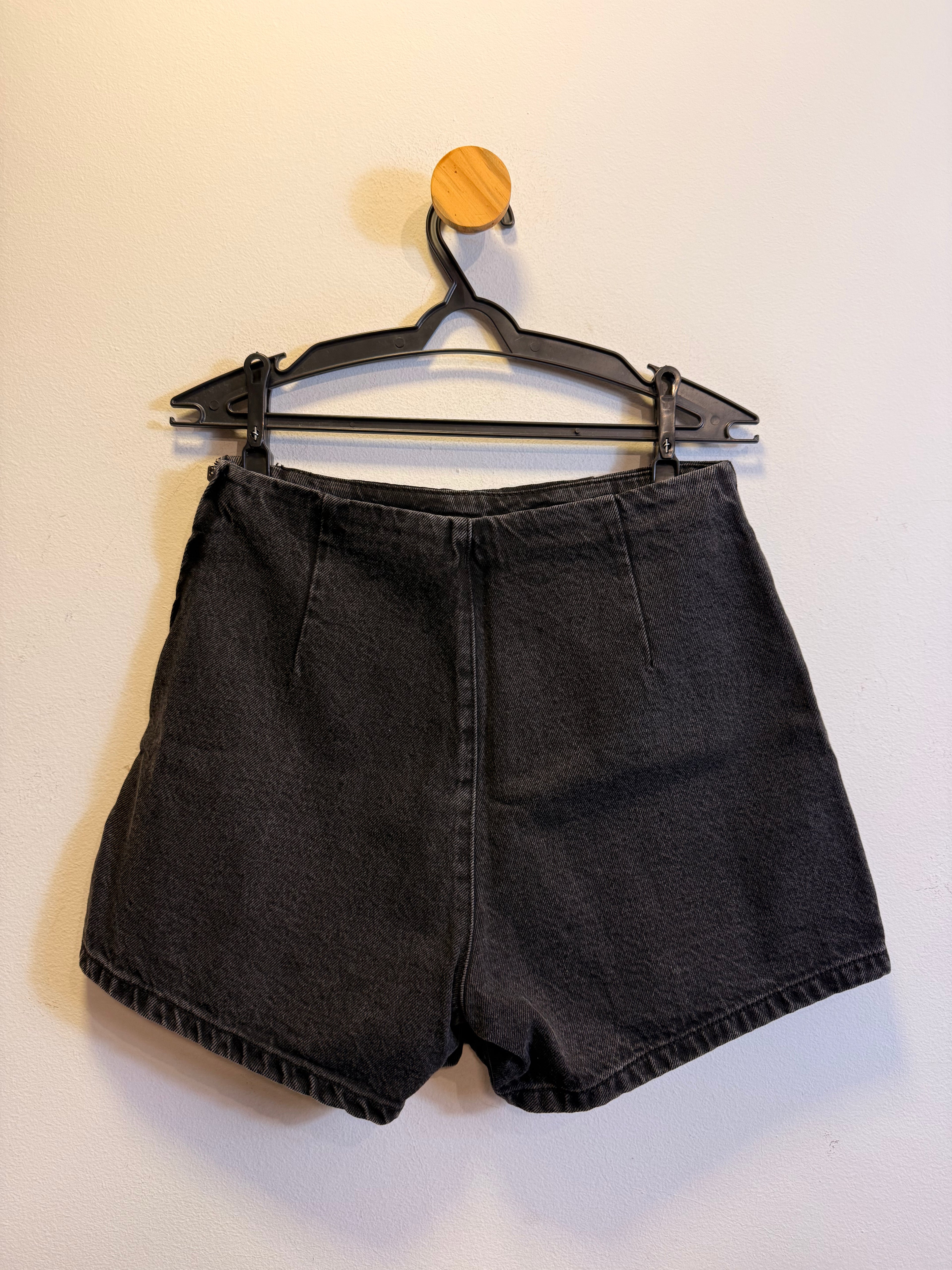 Short Saia Preto Stradivarius
