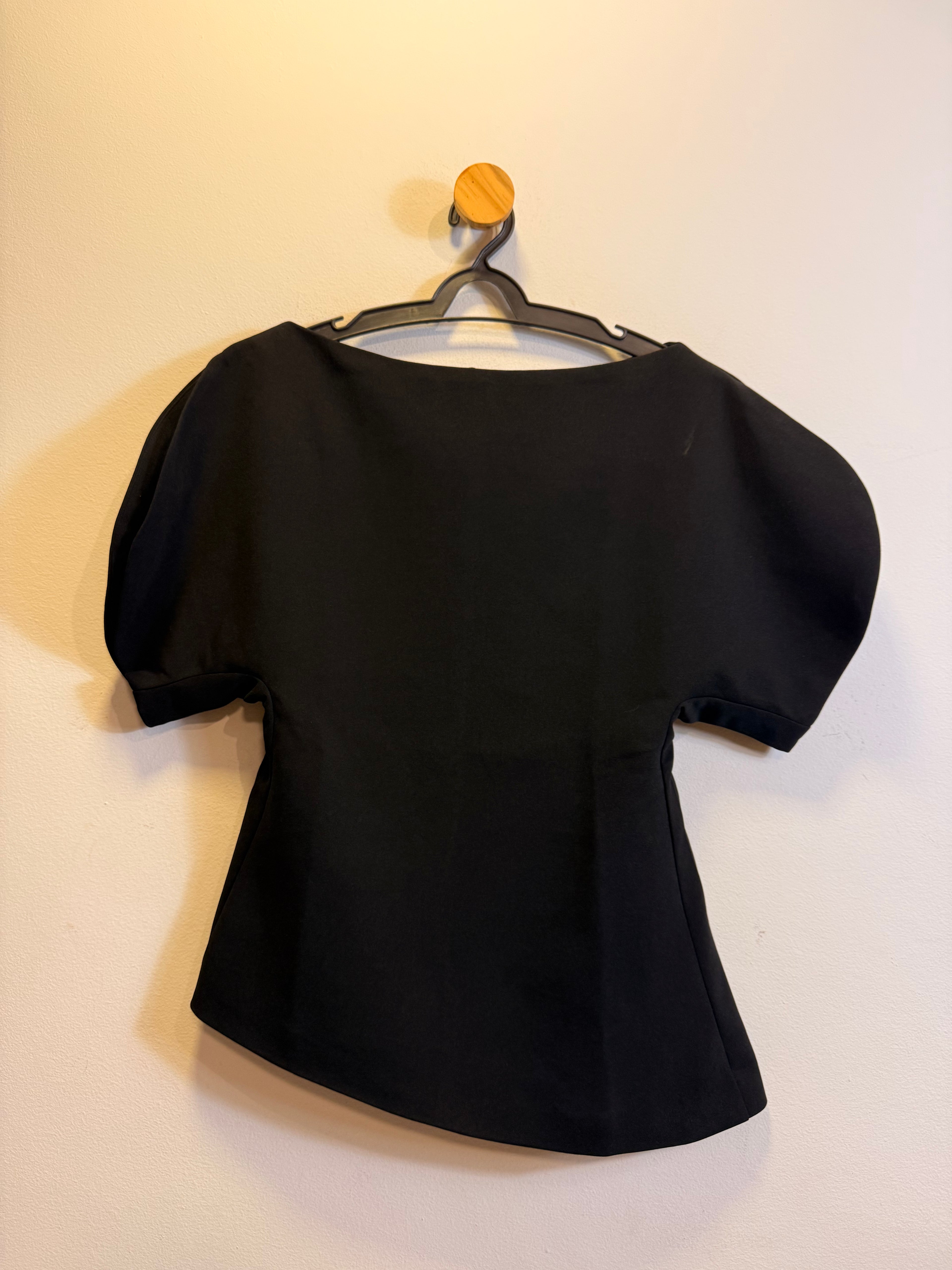 Blusa Preta Assimétrica