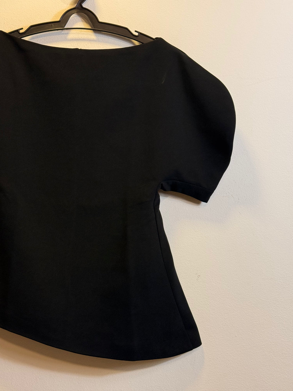 Blusa Preta Assimétrica