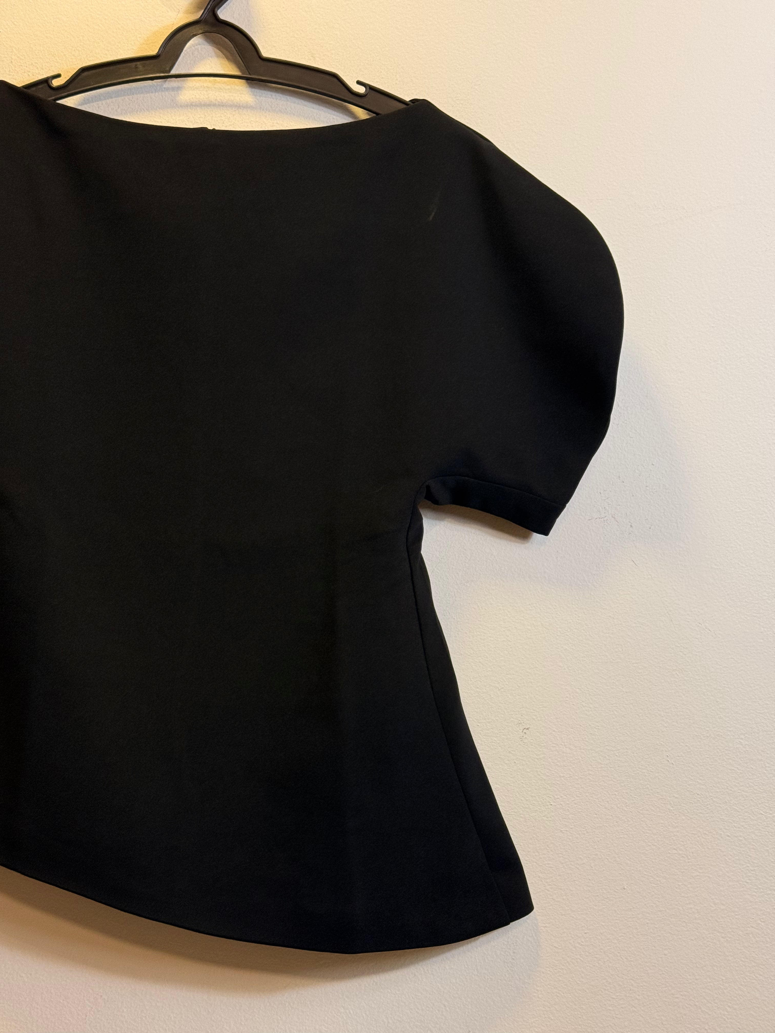 Blusa Preta Assimétrica