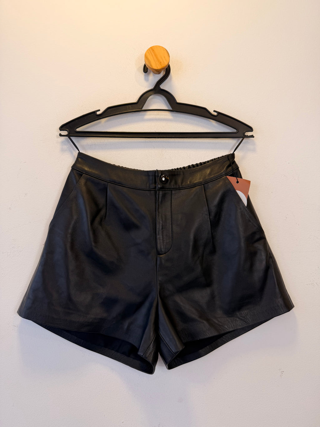 Short de Couro Preto Agustina