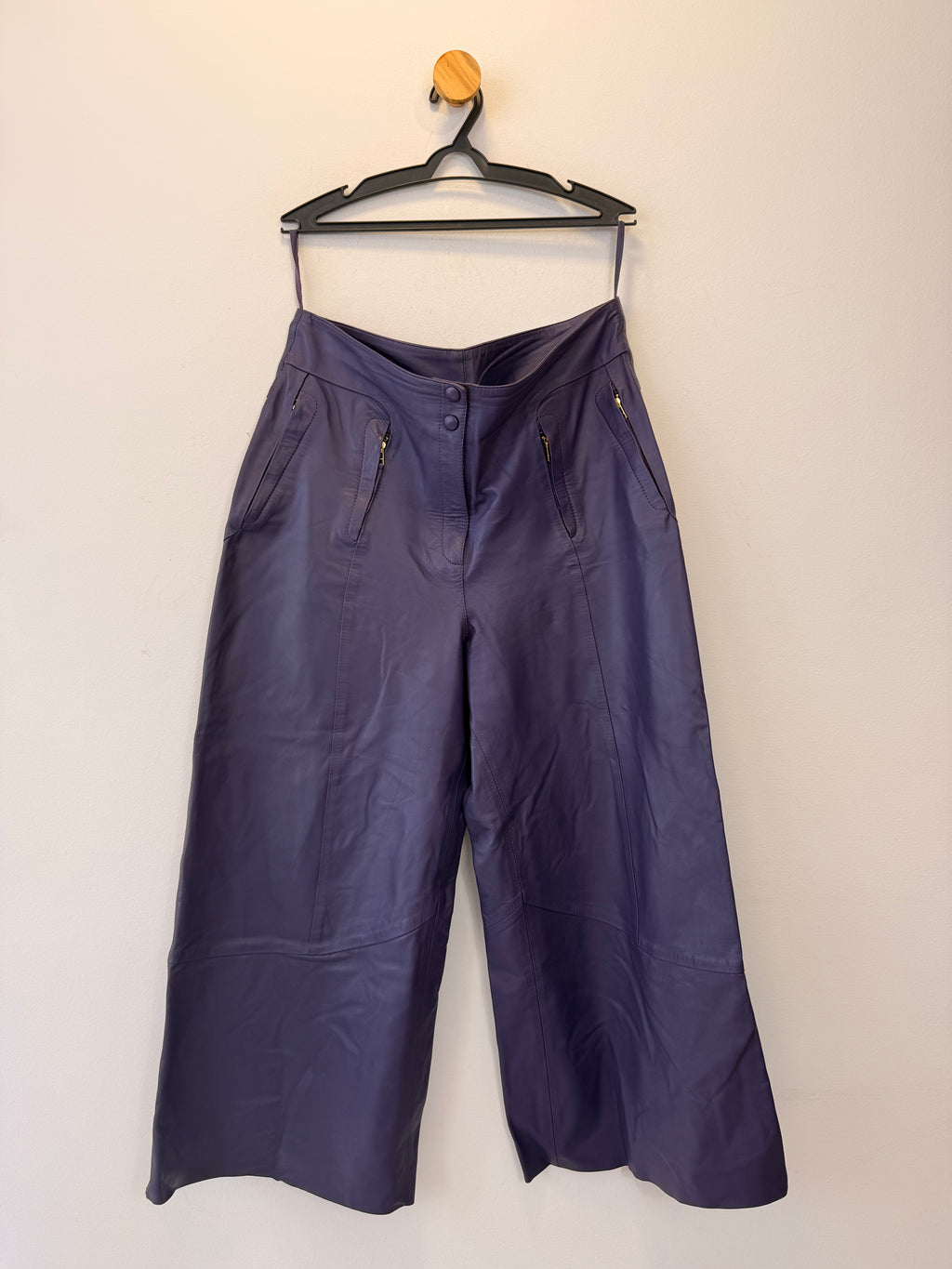 Calça roxa Couro Fig