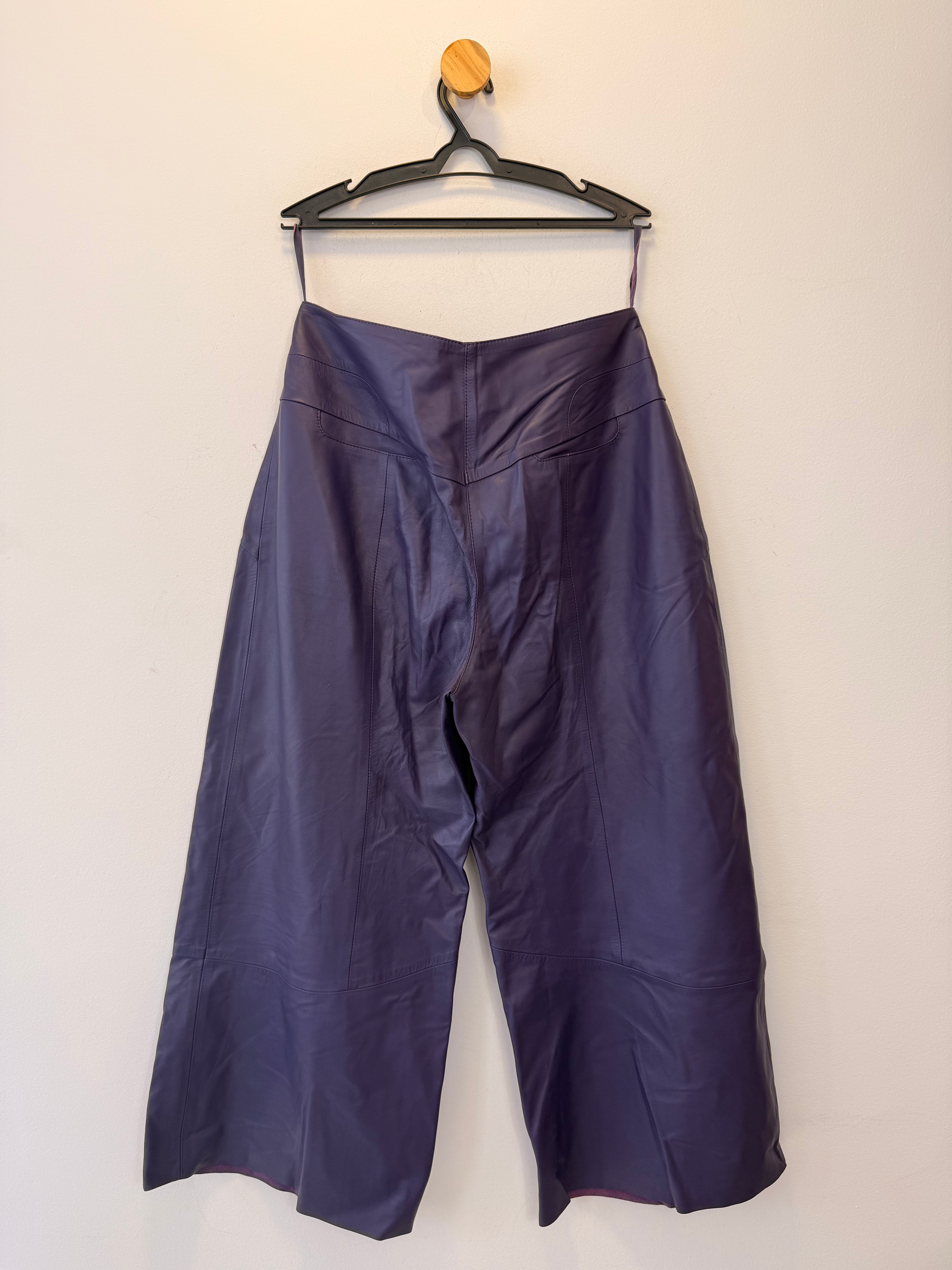 Calça roxa Couro Fig