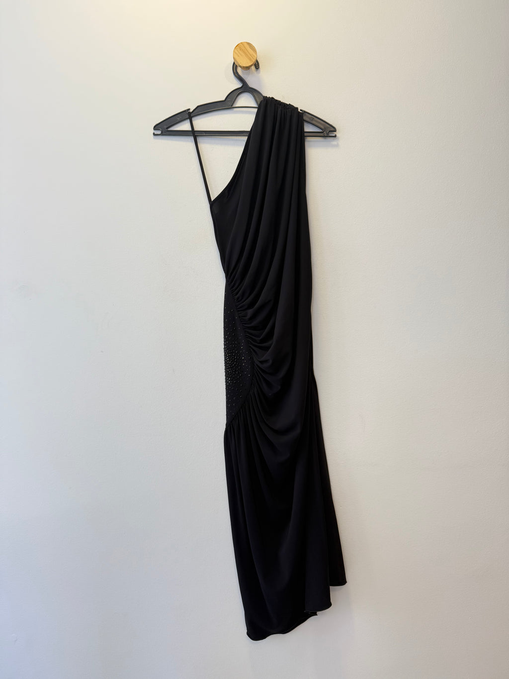 Vestido de Festa Preto Drapeado e Pedraria