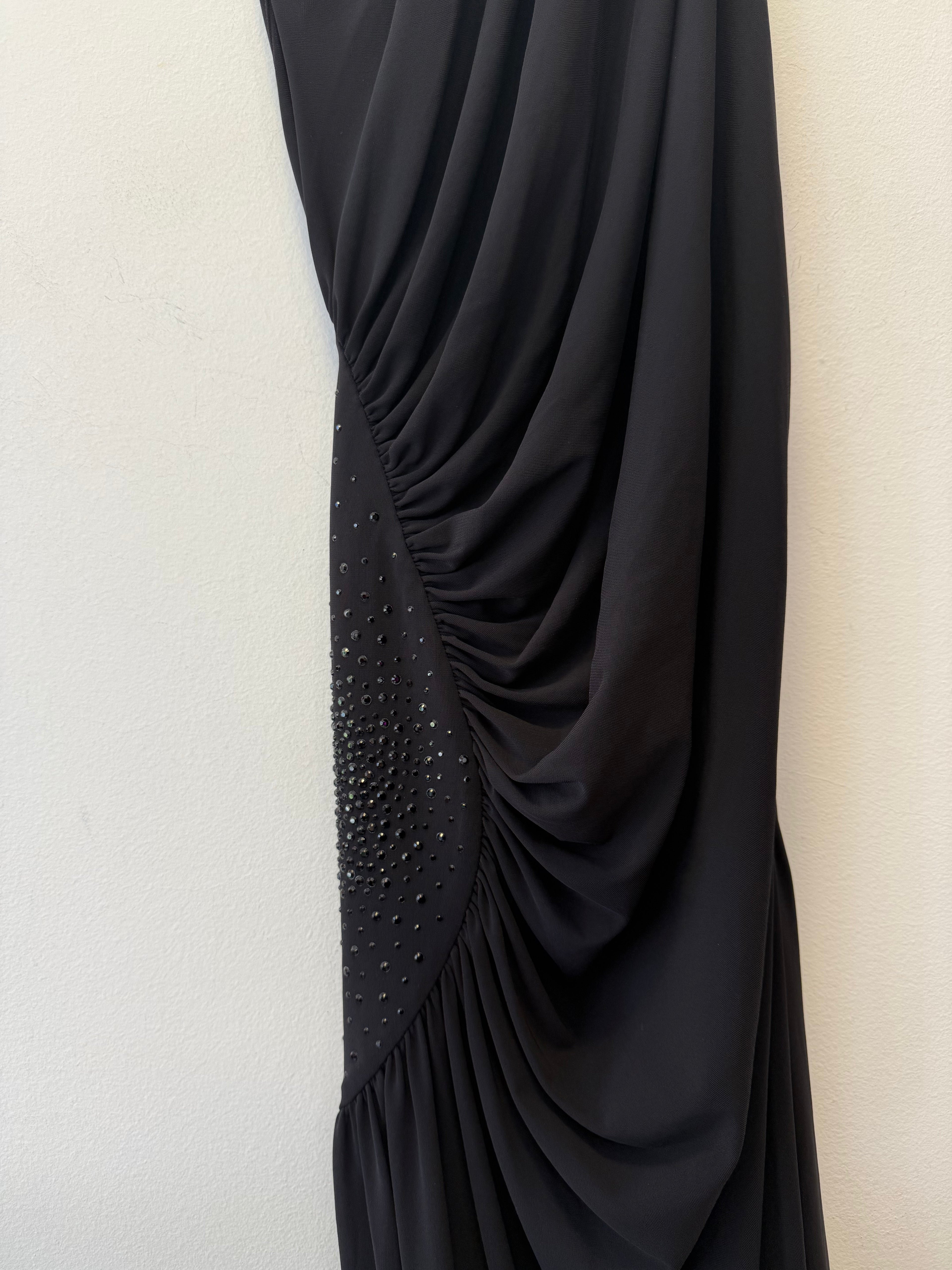 Vestido de Festa Preto Drapeado e Pedraria