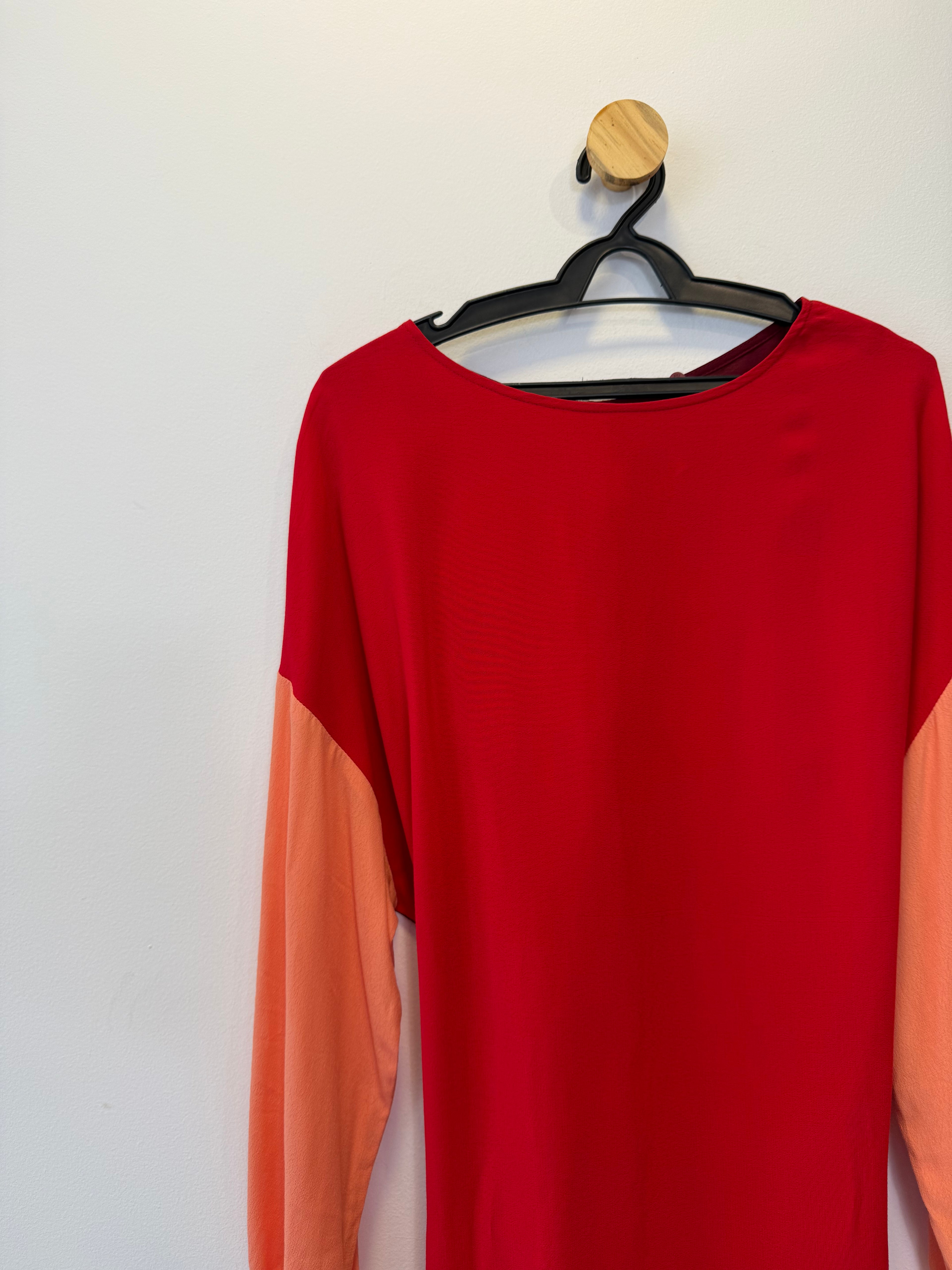 Vestido em Tons de Vermelho